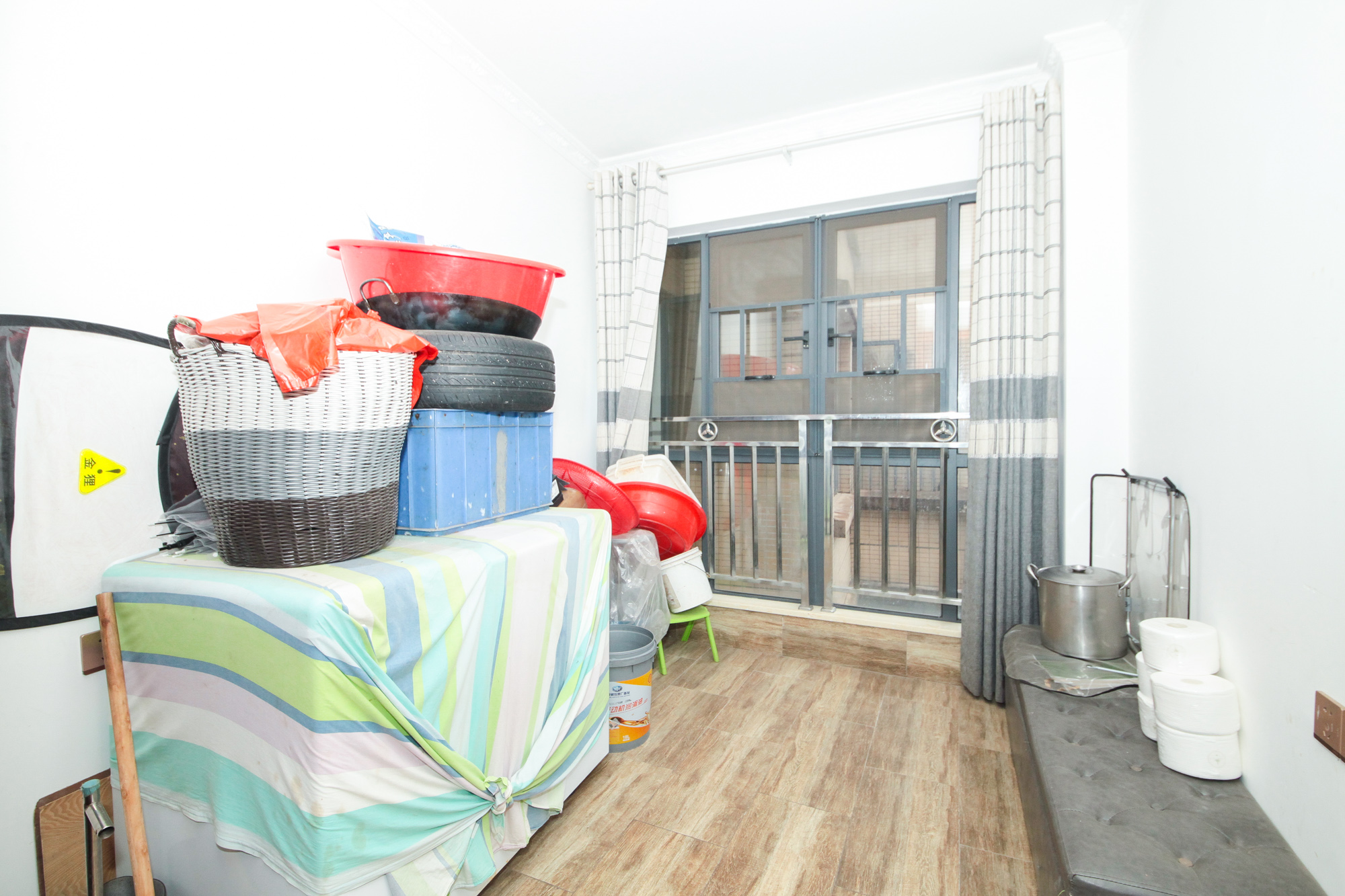 深业睿城 5室2厅2卫 99.0万 深业睿城 5室2厅2卫 99.0万卧室