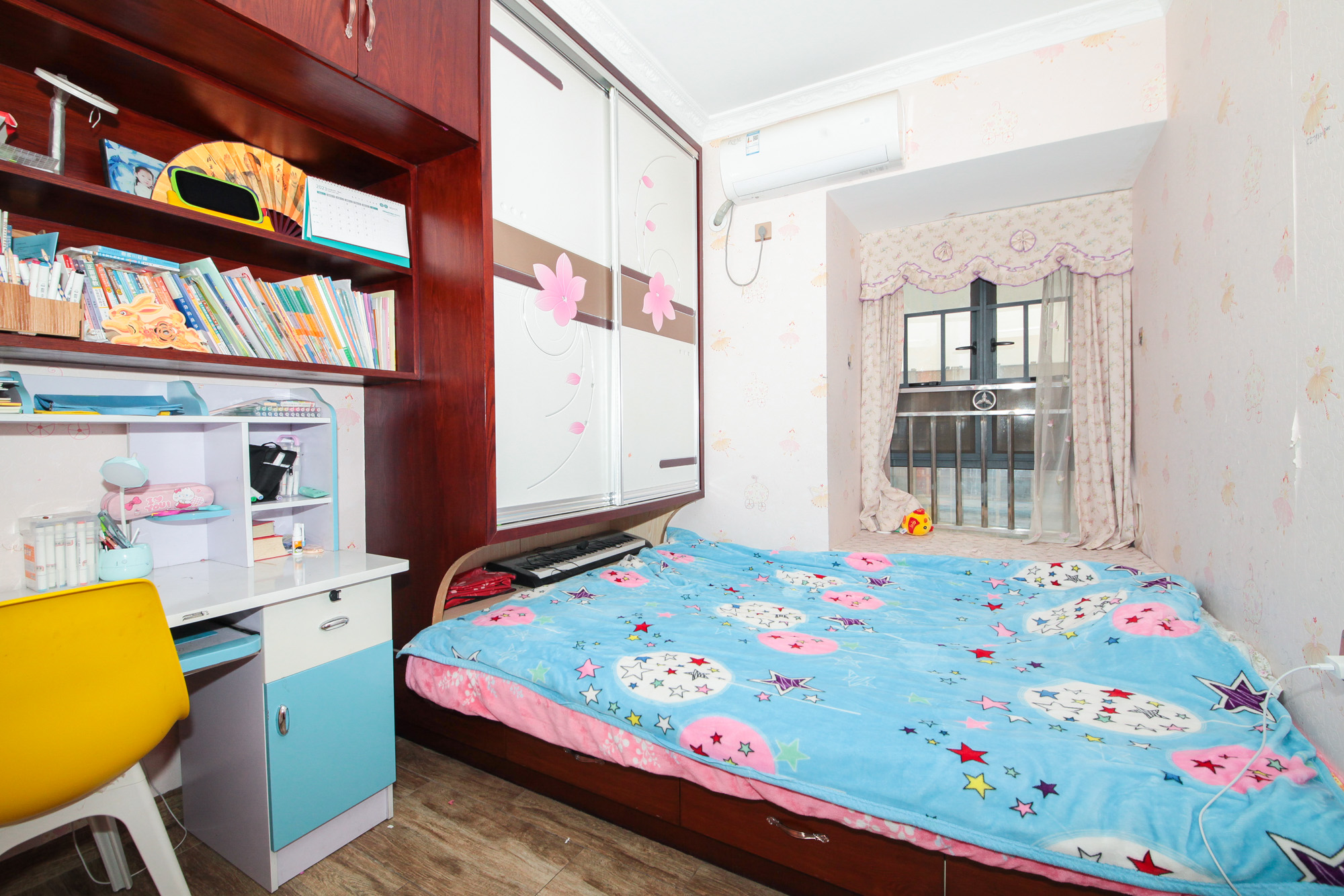 深业睿城 5室2厅2卫 99.0万 深业睿城 5室2厅2卫 99.0万卧室