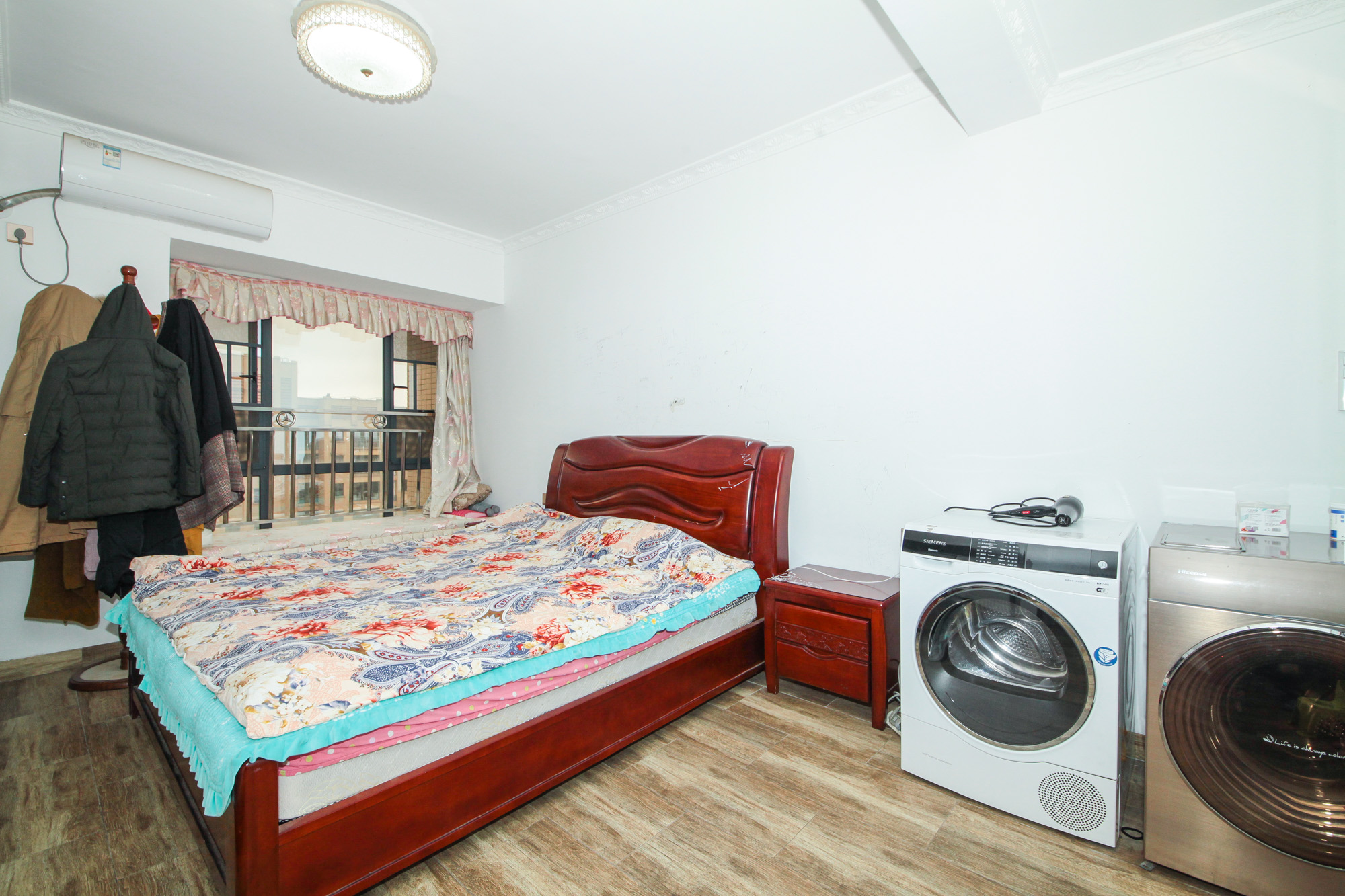 深业睿城 5室2厅2卫 99.0万 深业睿城 5室2厅2卫 99.0万卧室