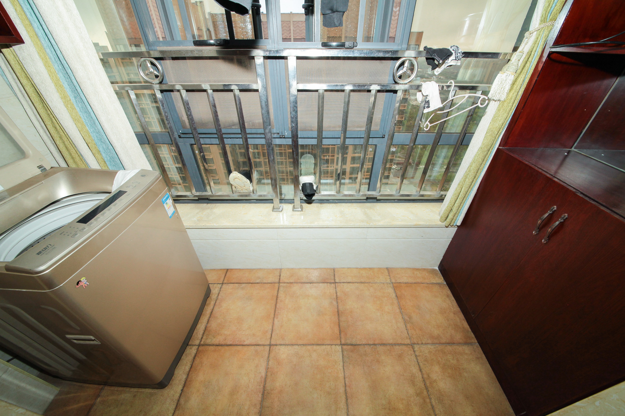 深业睿城 5室2厅2卫 99.0万 深业睿城 5室2厅2卫 99.0万阳台