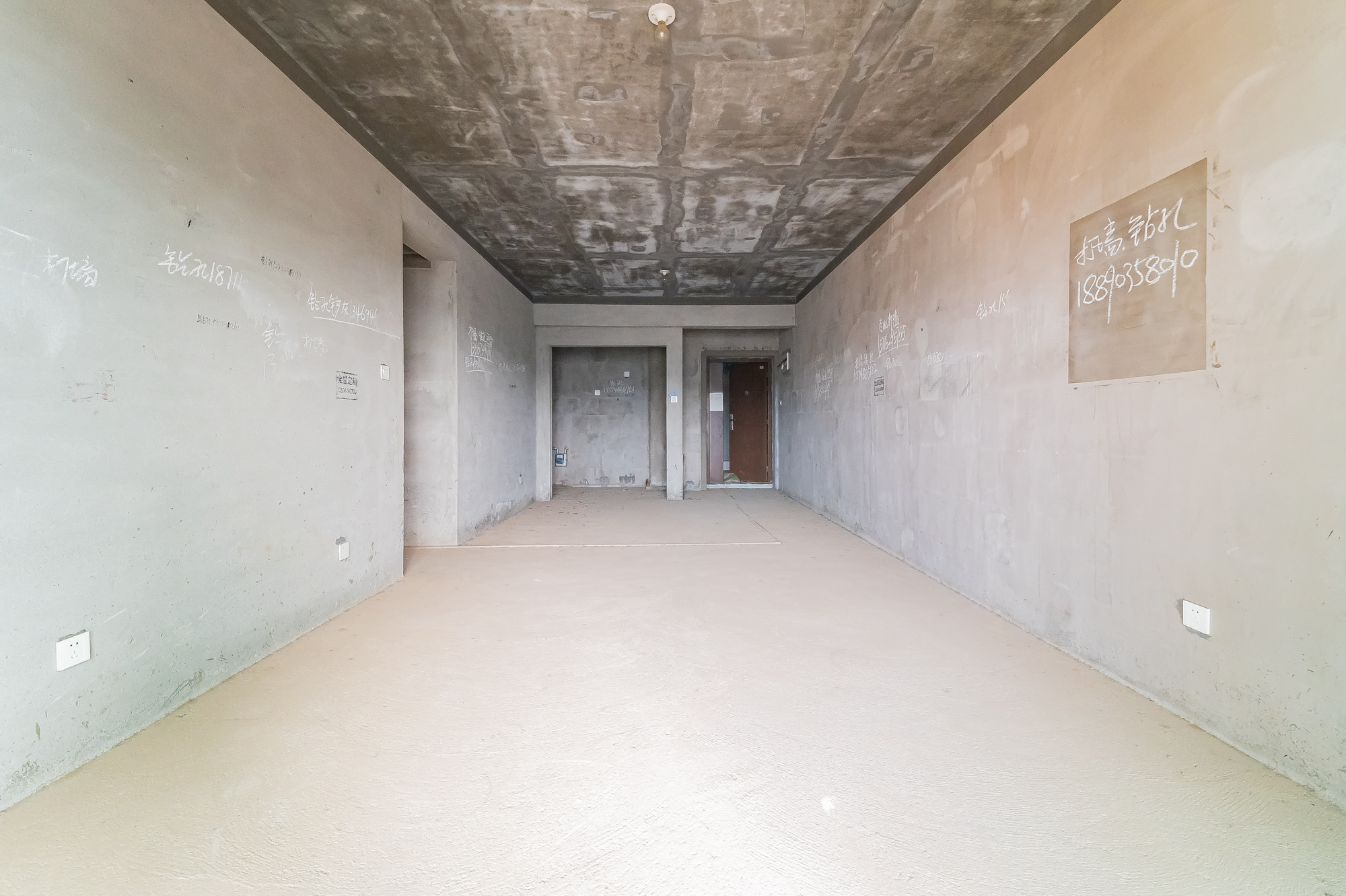 未来漫城 3室2厅1卫 69.8万 未来漫城 3室2厅1卫 69.8万客厅