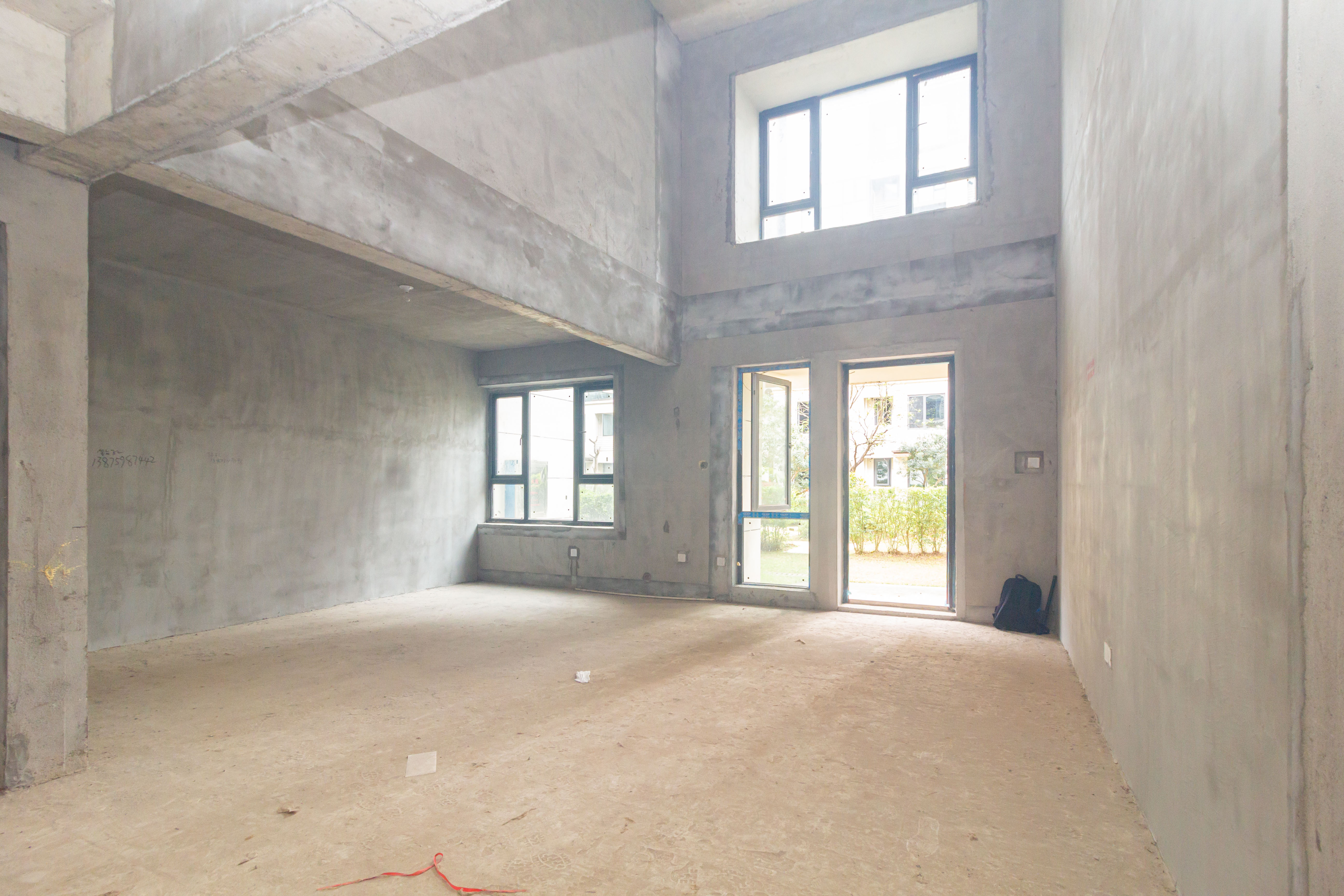 华远碧桂园海蓝城 5室1厅2卫 139.8万 华远碧桂园海蓝城 5室1厅2卫 139.8万客厅