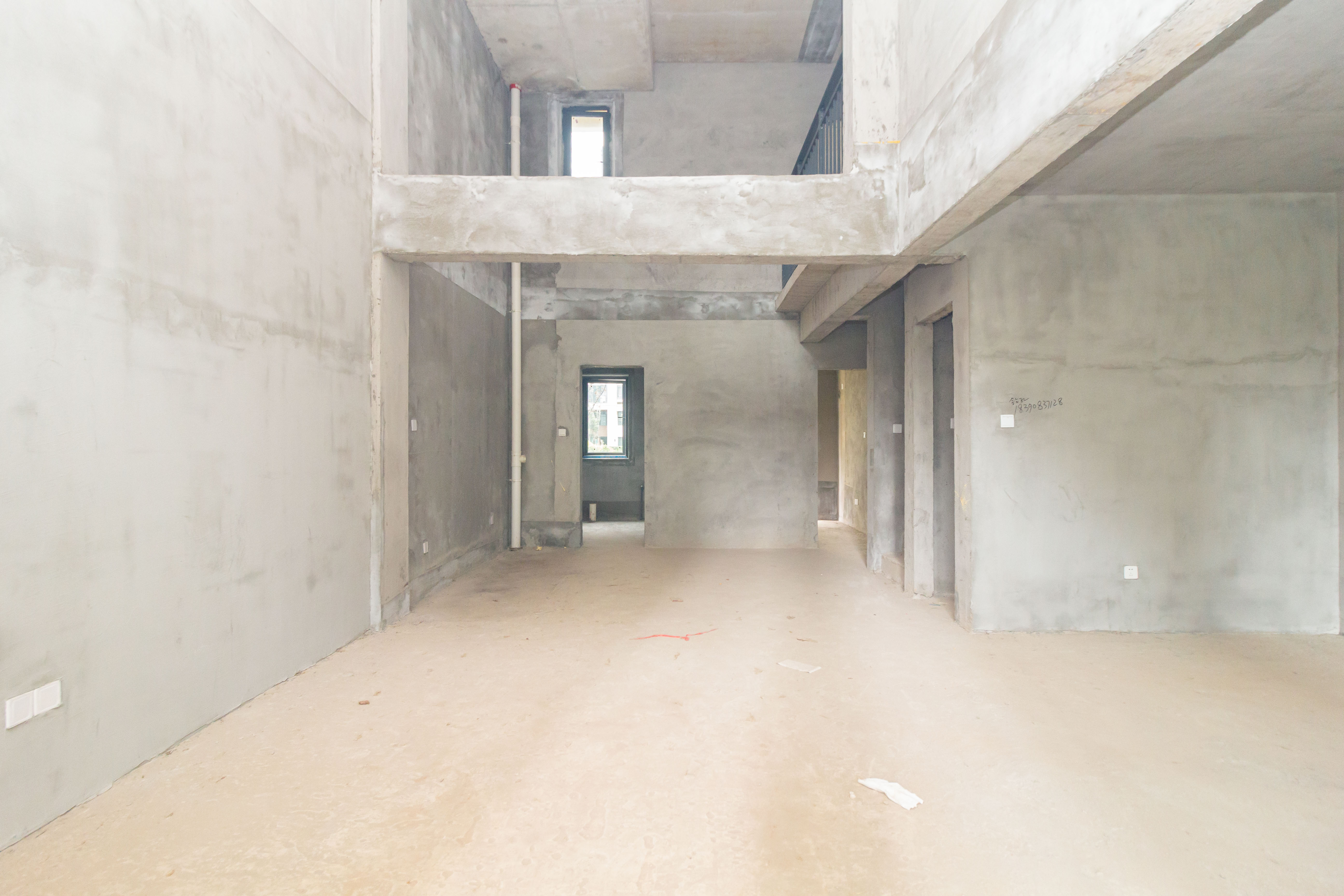 华远碧桂园海蓝城 5室1厅2卫 139.8万 华远碧桂园海蓝城 5室1厅2卫 139.8万客厅