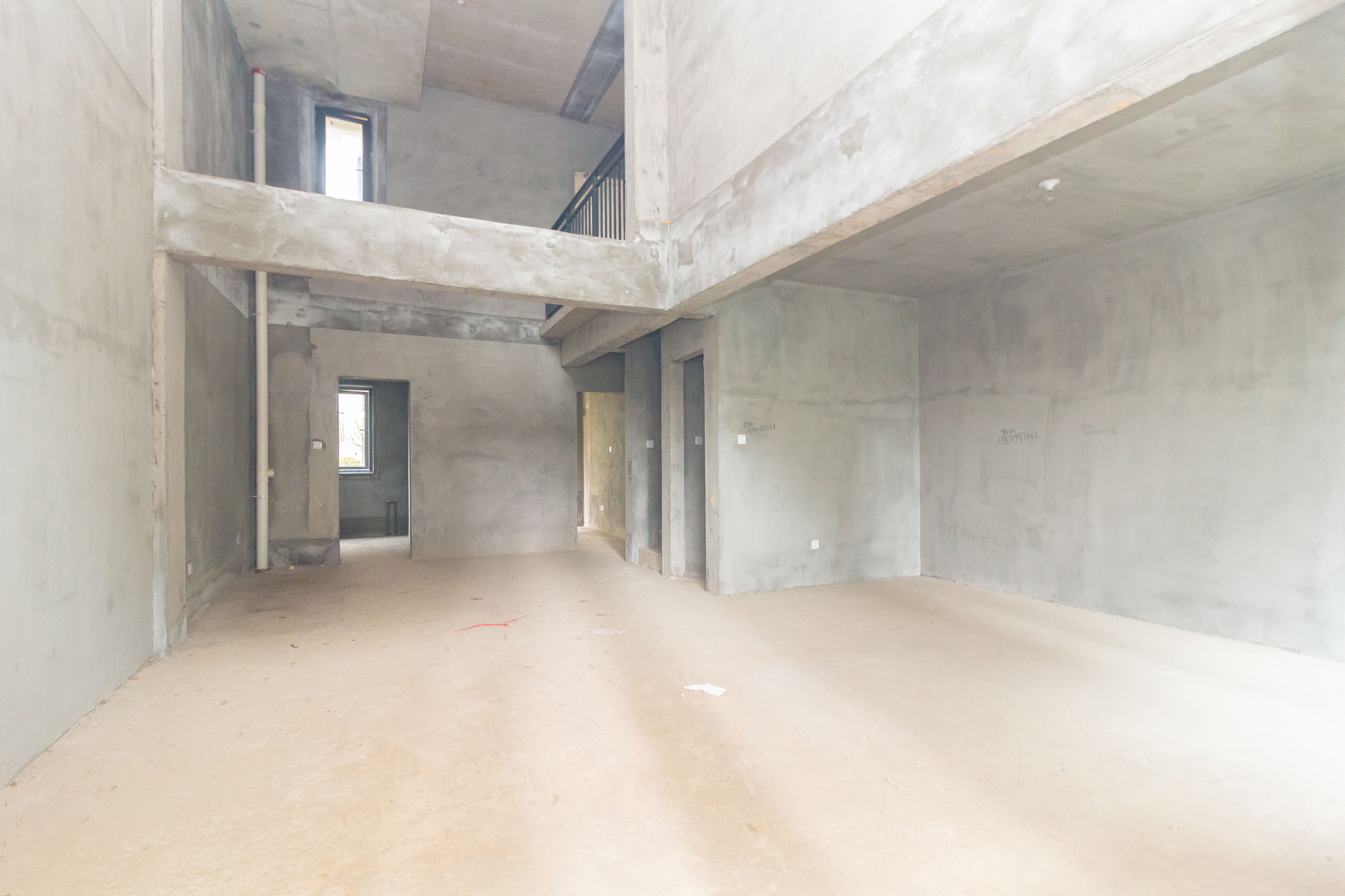 华远碧桂园海蓝城 5室1厅2卫 139.8万 华远碧桂园海蓝城 5室1厅2卫 139.8万客厅