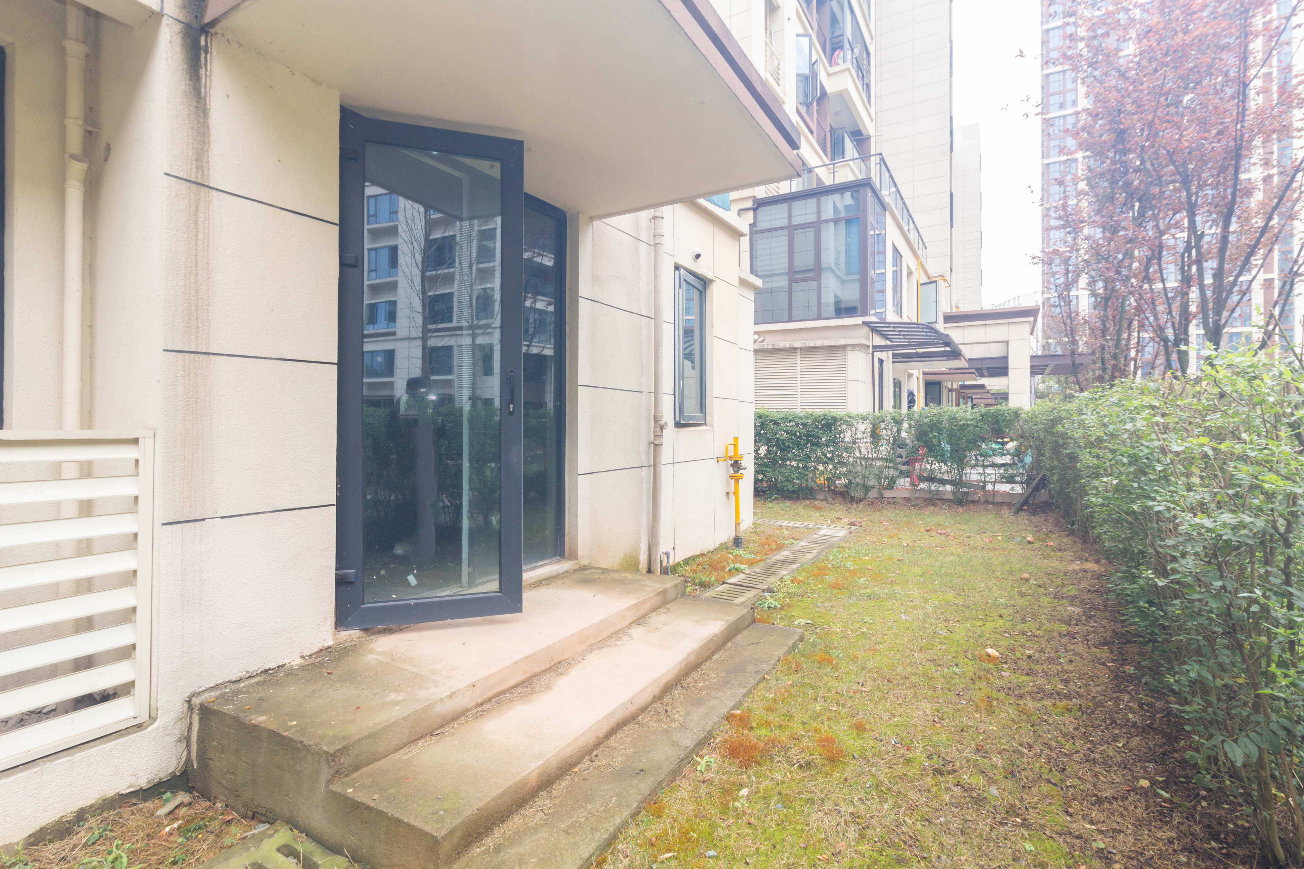 华远碧桂园海蓝城 5室1厅2卫 139.8万 华远碧桂园海蓝城 5室1厅2卫 139.8万其他