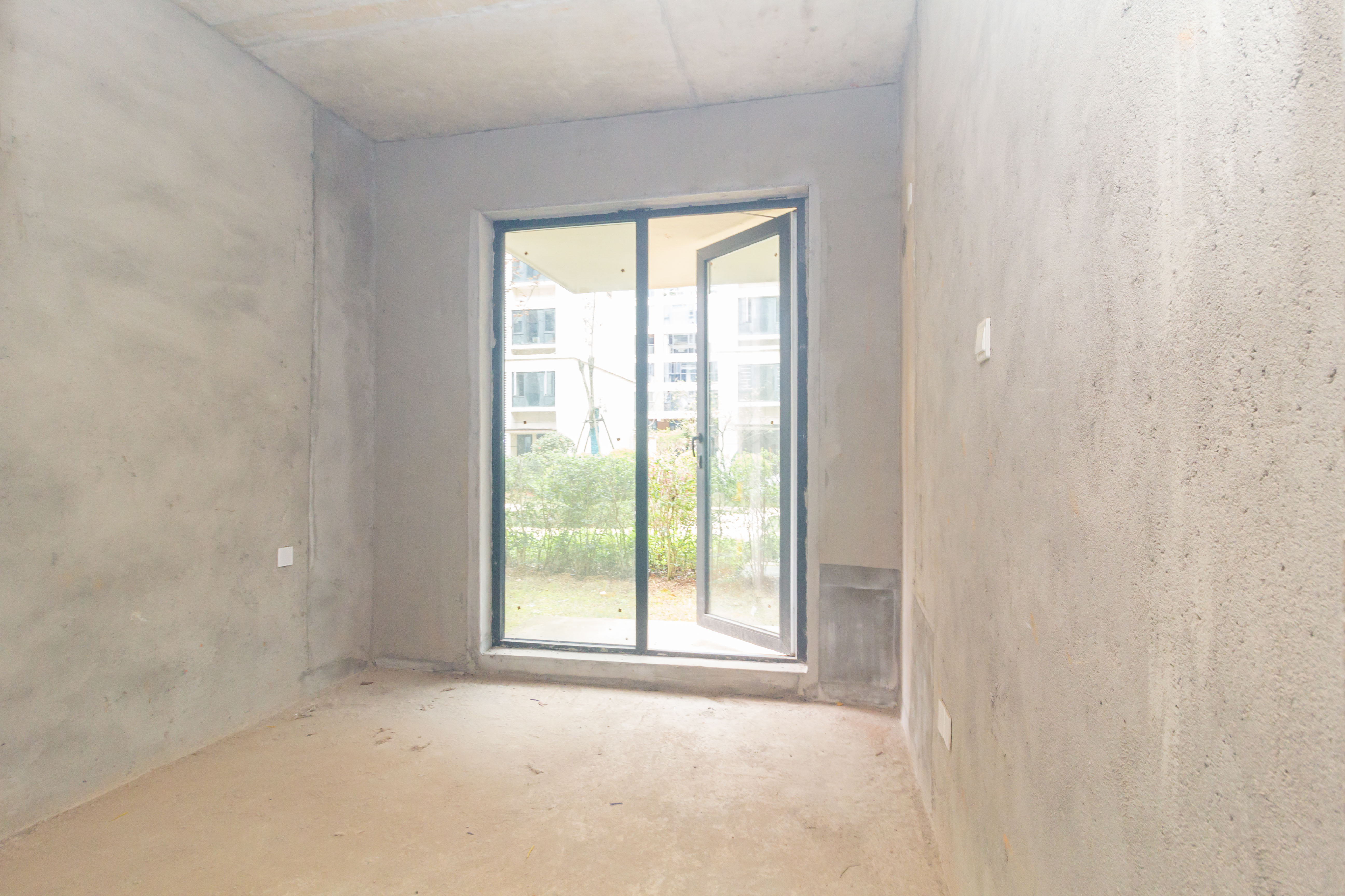 华远碧桂园海蓝城 5室1厅2卫 139.8万 华远碧桂园海蓝城 5室1厅2卫 139.8万卧室