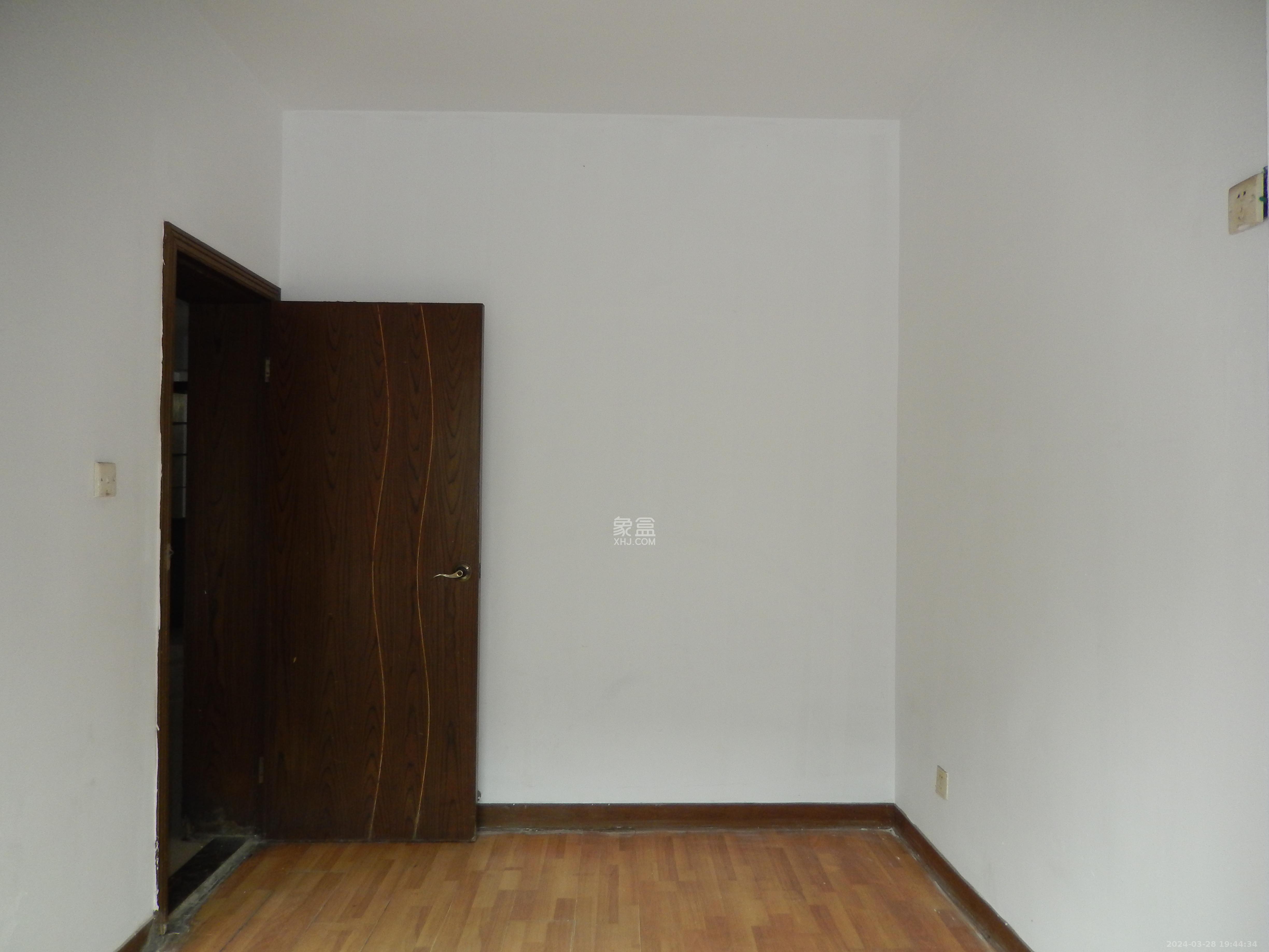 德邦新村  3室2厅2卫   2000.00元/月室内图