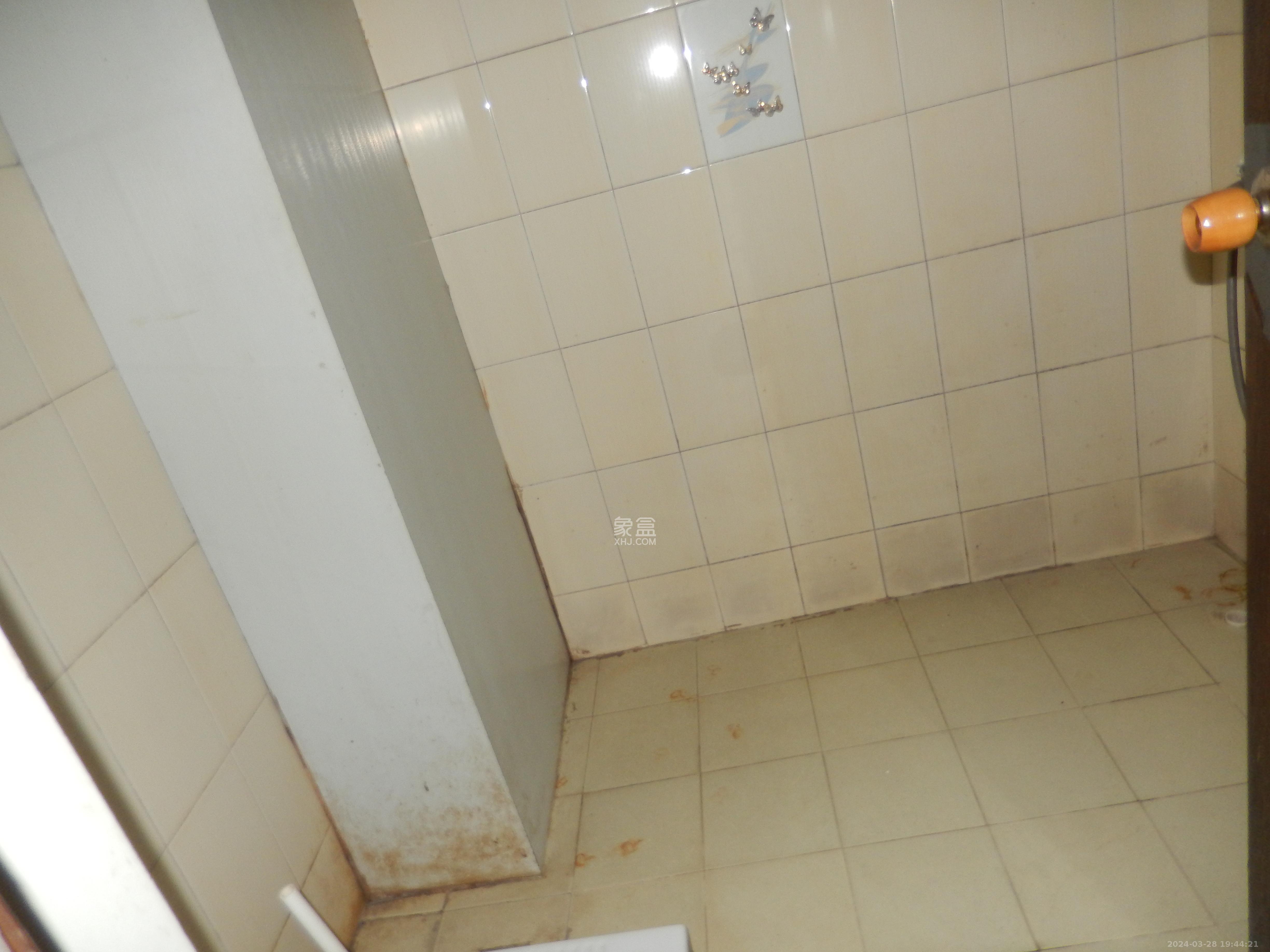 德邦新村  3室2厅2卫   2000.00元/月室内图