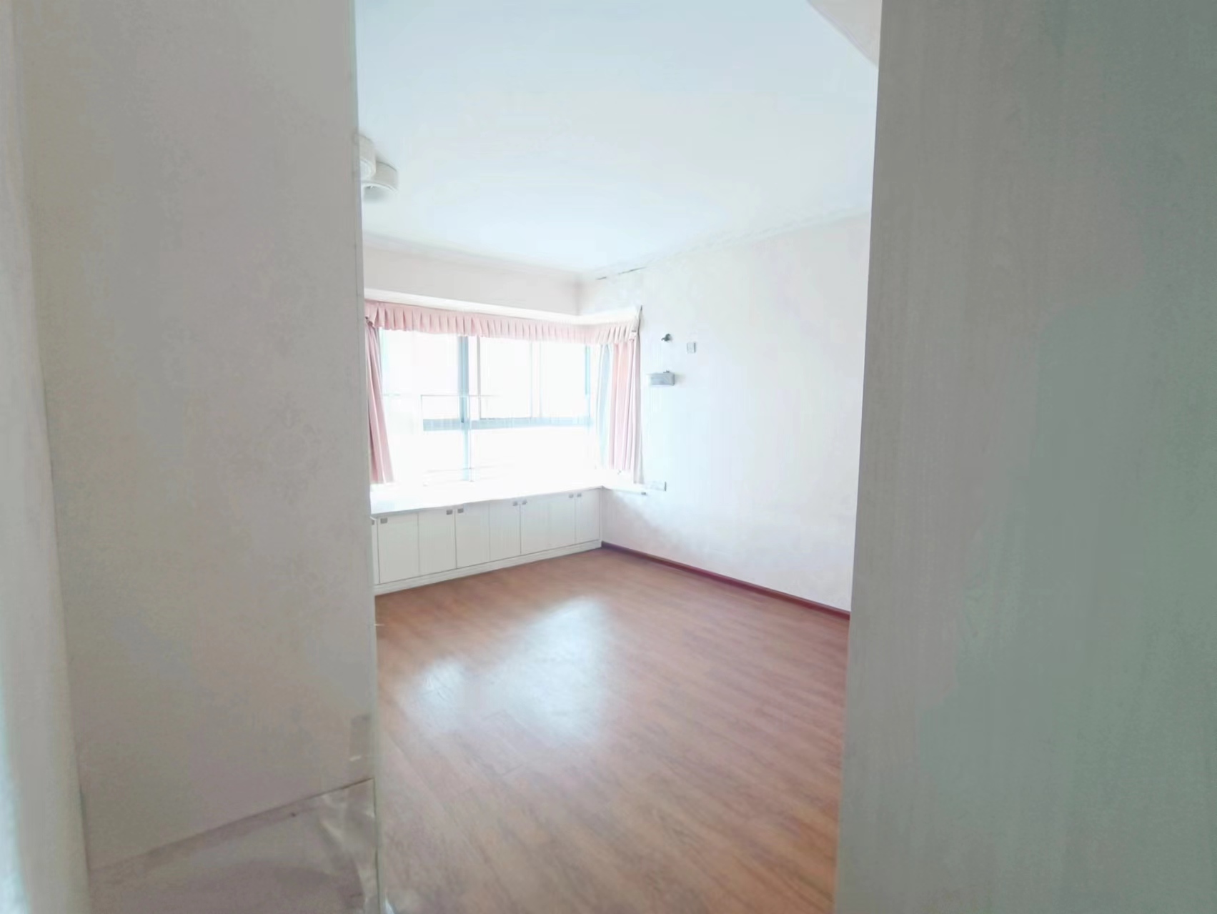 丽景滨江  4室3厅2卫    110.0万 丽景滨江  4室3厅2卫    110.0万室内图