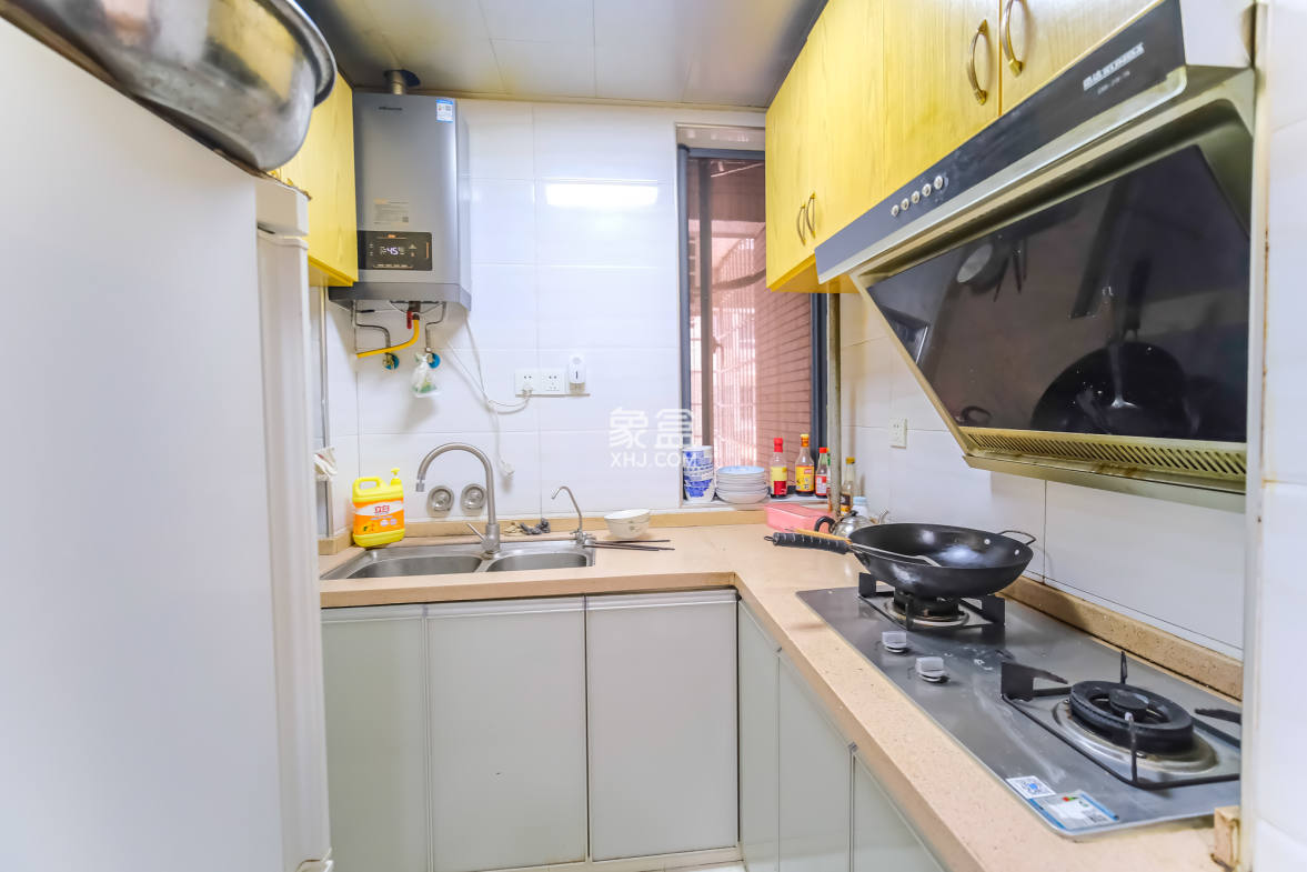 花样年华  3室2厅1卫    64.5万 花样年华  3室2厅1卫    64.5万厨房