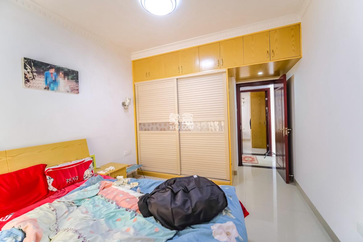 花样年华  3室2厅1卫    64.5万 花样年华  3室2厅1卫    64.5万卧室