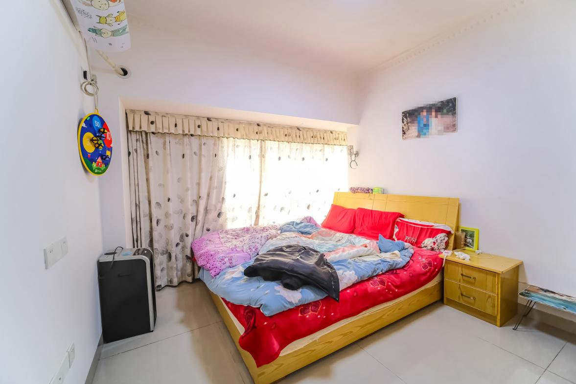 花样年华  3室2厅1卫    64.5万 花样年华  3室2厅1卫    64.5万卧室