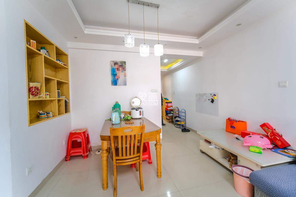 花样年华  3室2厅1卫    64.5万 花样年华  3室2厅1卫    64.5万客厅