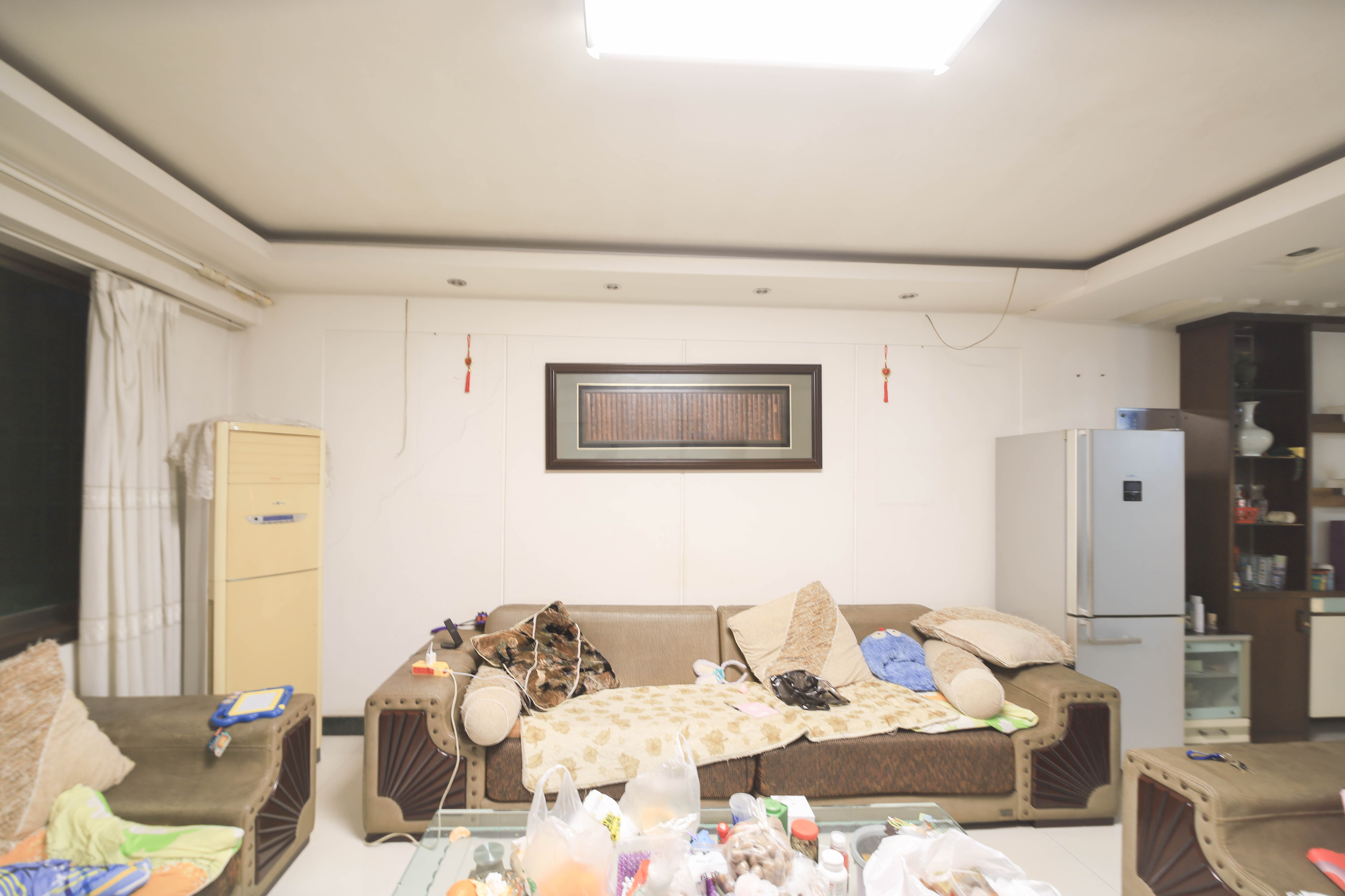 城开大厦  4室2厅2卫   100.00万客厅