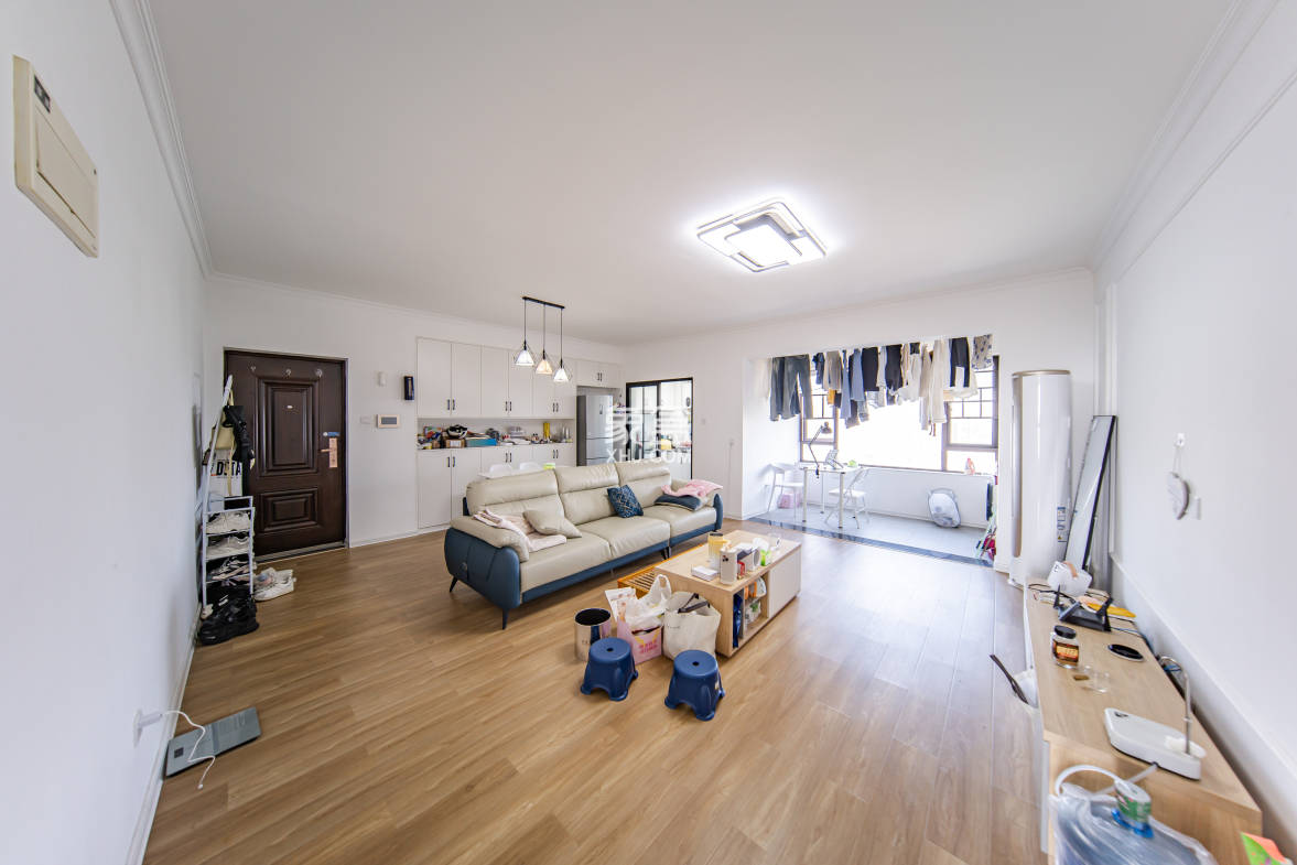 洋湖18克拉(旷远洋湖18克拉)  3室2厅1卫    135.0万 洋湖18克拉(旷远洋湖18克拉)  3室2厅1卫    135.0万客厅