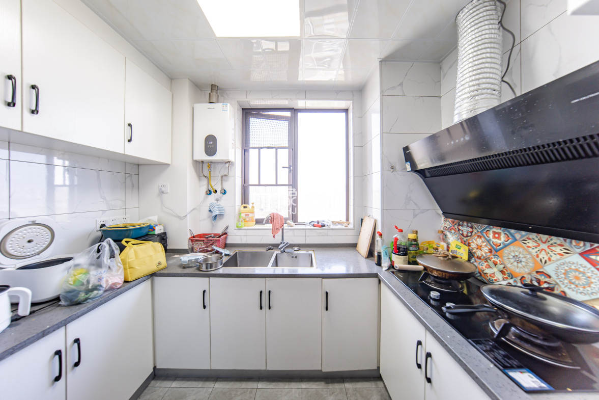 洋湖18克拉(旷远洋湖18克拉)  3室2厅1卫    135.0万 洋湖18克拉(旷远洋湖18克拉)  3室2厅1卫    135.0万厨房