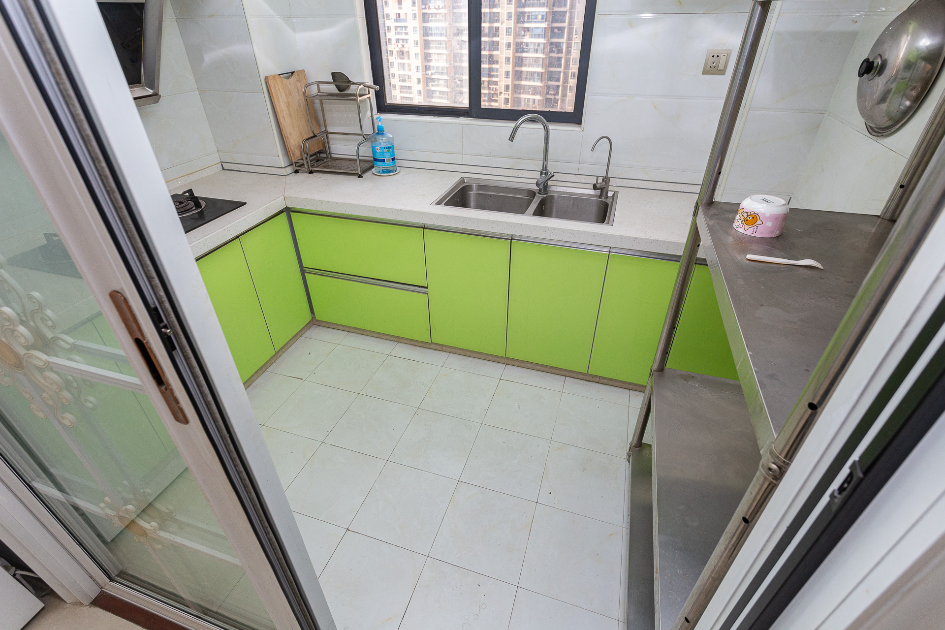 名家翡翠花园 5室2厅1卫 124.6万 名家翡翠花园 5室2厅1卫 124.6万厨房