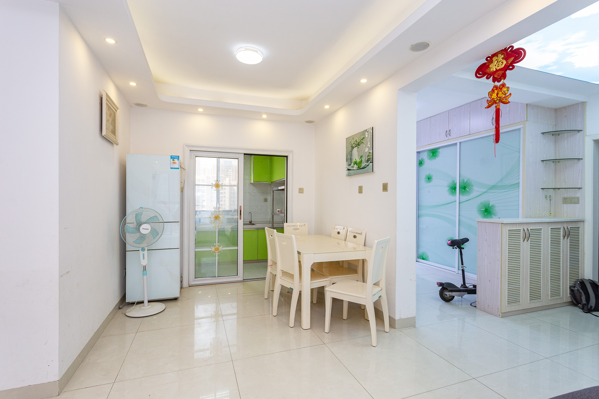 名家翡翠花园 5室2厅1卫 124.6万 名家翡翠花园 5室2厅1卫 124.6万客厅