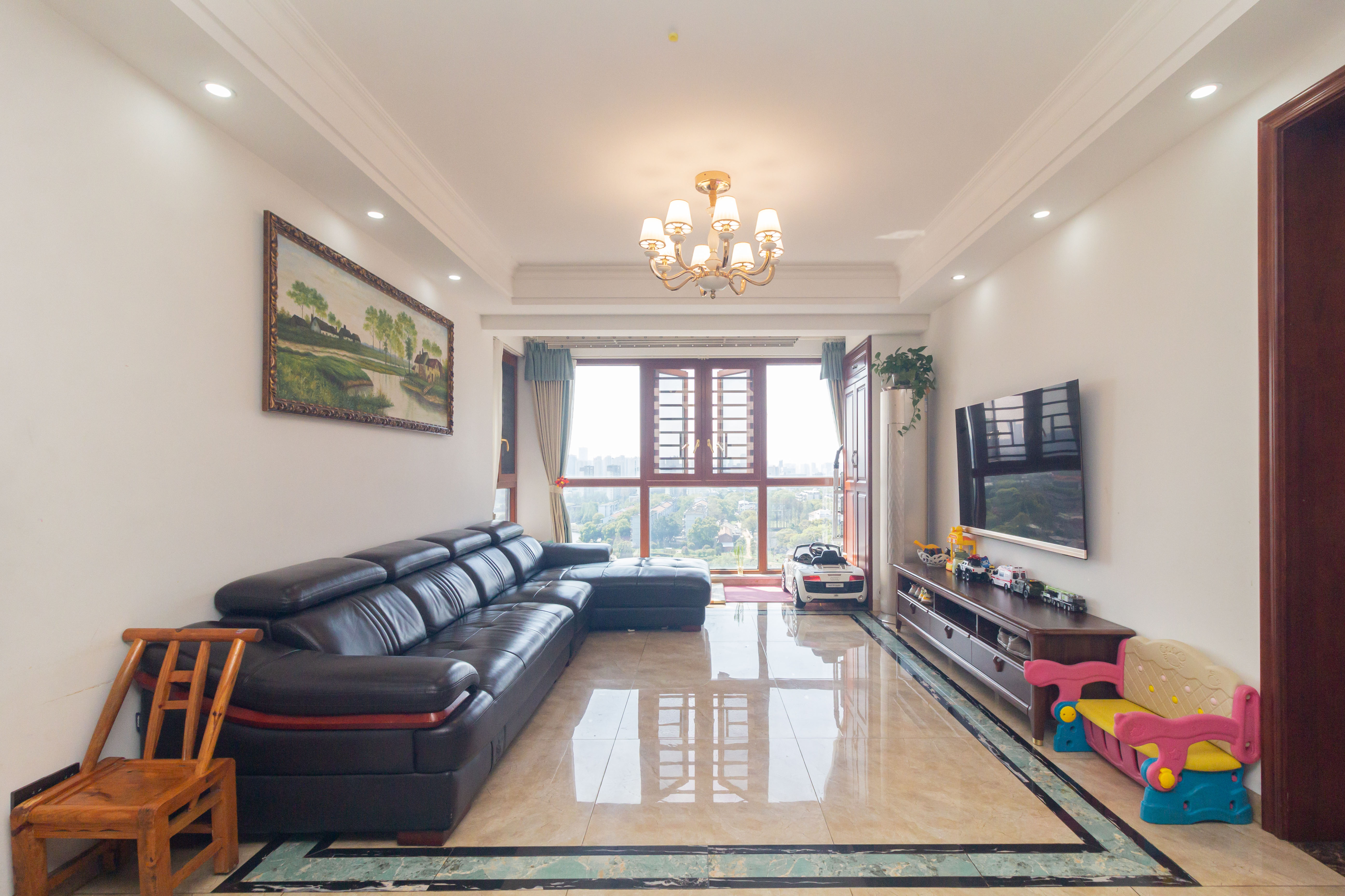 爵世名邸东湖(东湖壹号企业总部基地) 3室2厅2卫 120.0万 爵世名邸东湖(东湖壹号企业总部基地) 3室2厅2卫 120.0万客厅