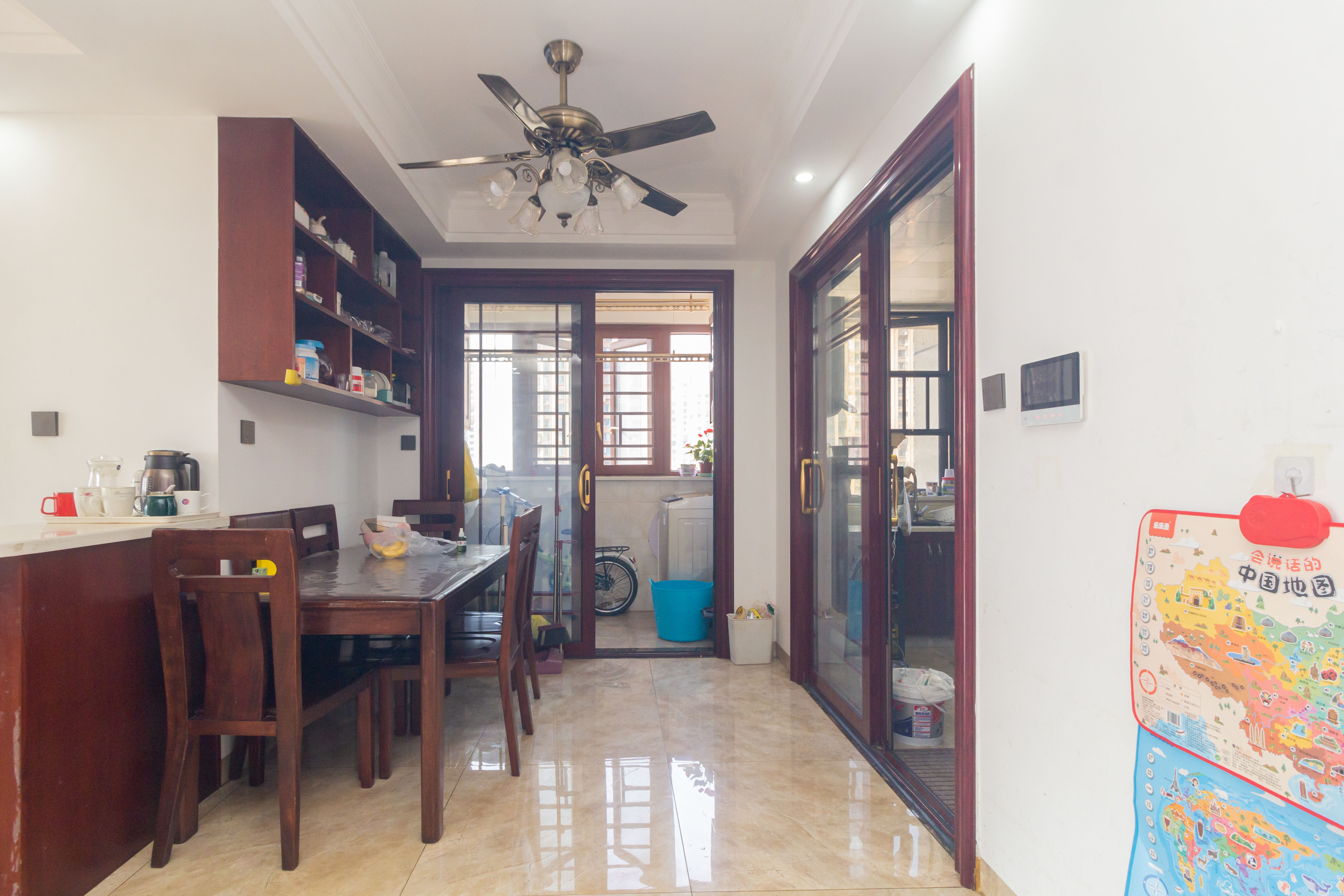 爵世名邸东湖(东湖壹号企业总部基地) 3室2厅2卫 120.0万 爵世名邸东湖(东湖壹号企业总部基地) 3室2厅2卫 120.0万客厅