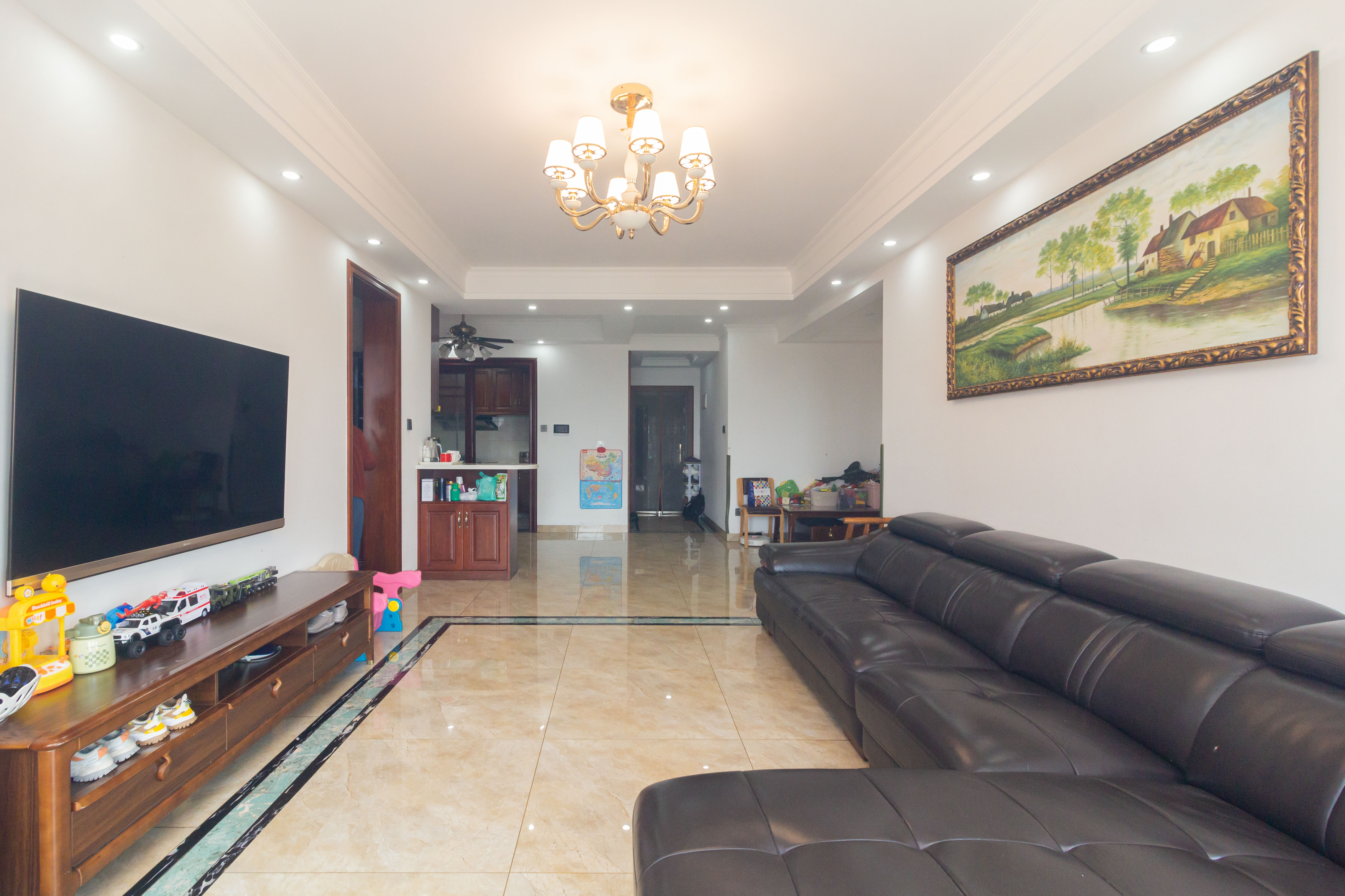 爵世名邸东湖(东湖壹号企业总部基地) 3室2厅2卫 120.0万 爵世名邸东湖(东湖壹号企业总部基地) 3室2厅2卫 120.0万客厅