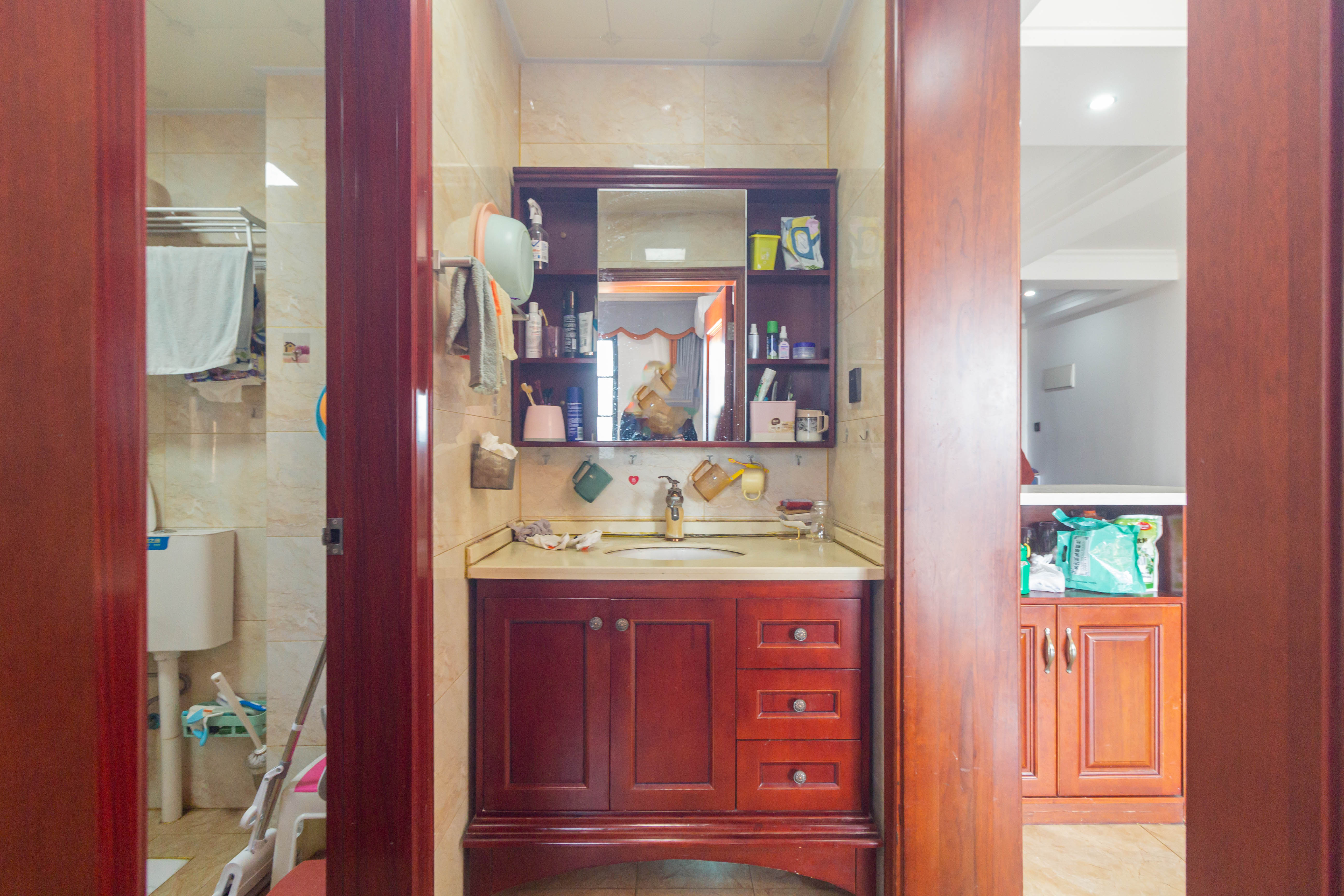 爵世名邸东湖(东湖壹号企业总部基地) 3室2厅2卫 120.0万 爵世名邸东湖(东湖壹号企业总部基地) 3室2厅2卫 120.0万卫生间