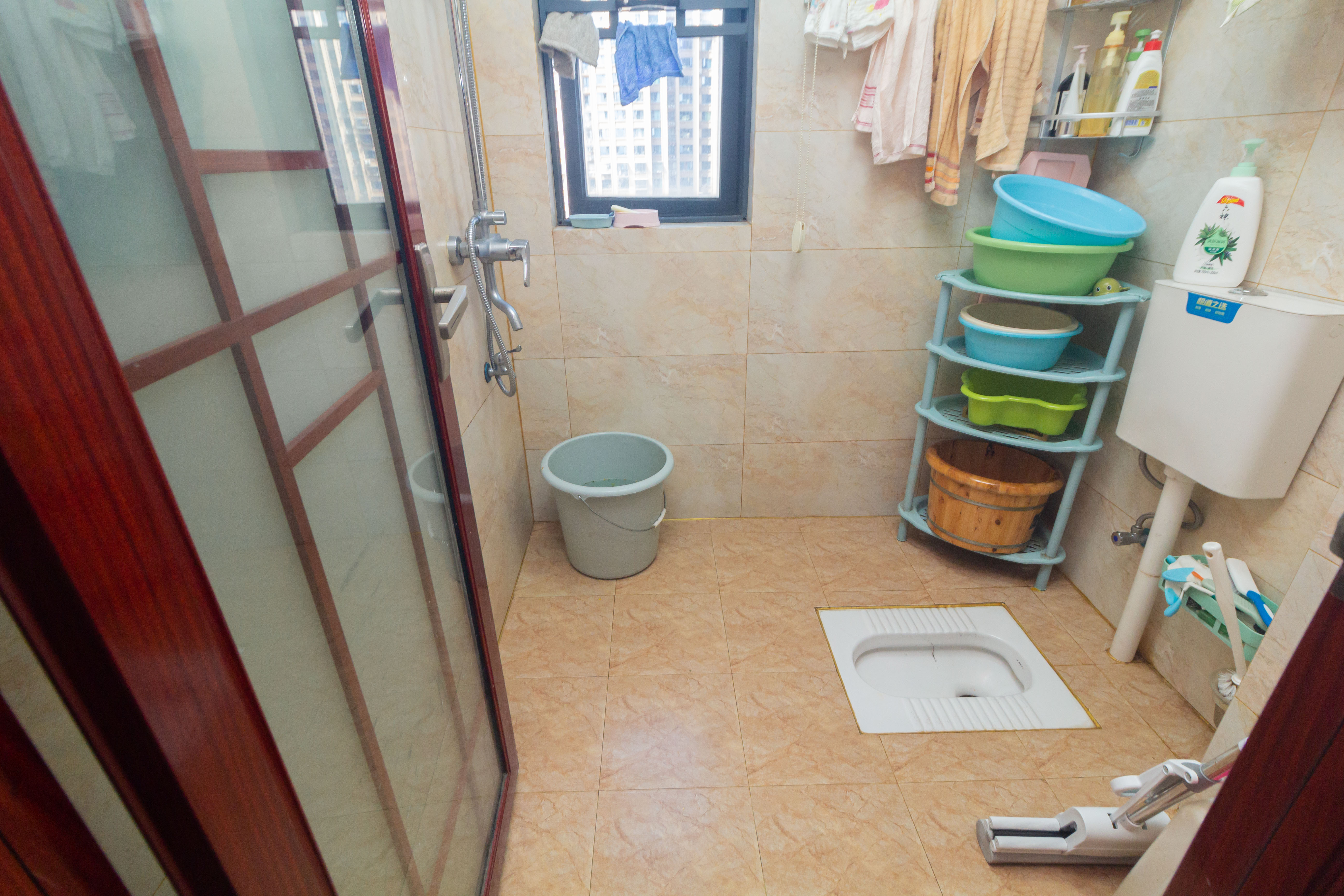 爵世名邸东湖(东湖壹号企业总部基地) 3室2厅2卫 120.0万 爵世名邸东湖(东湖壹号企业总部基地) 3室2厅2卫 120.0万卫生间