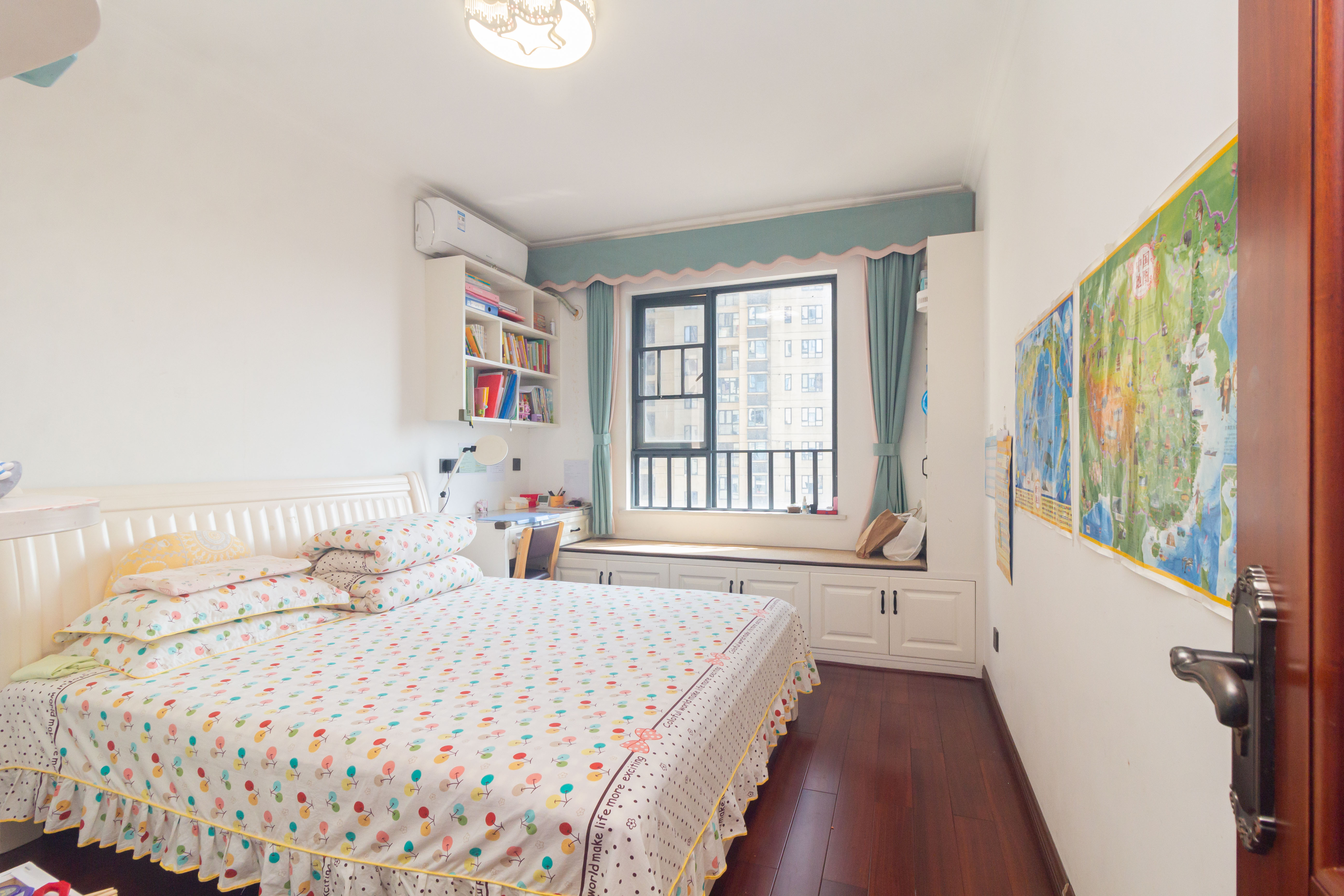 爵世名邸东湖(东湖壹号企业总部基地) 3室2厅2卫 120.0万 爵世名邸东湖(东湖壹号企业总部基地) 3室2厅2卫 120.0万卧室