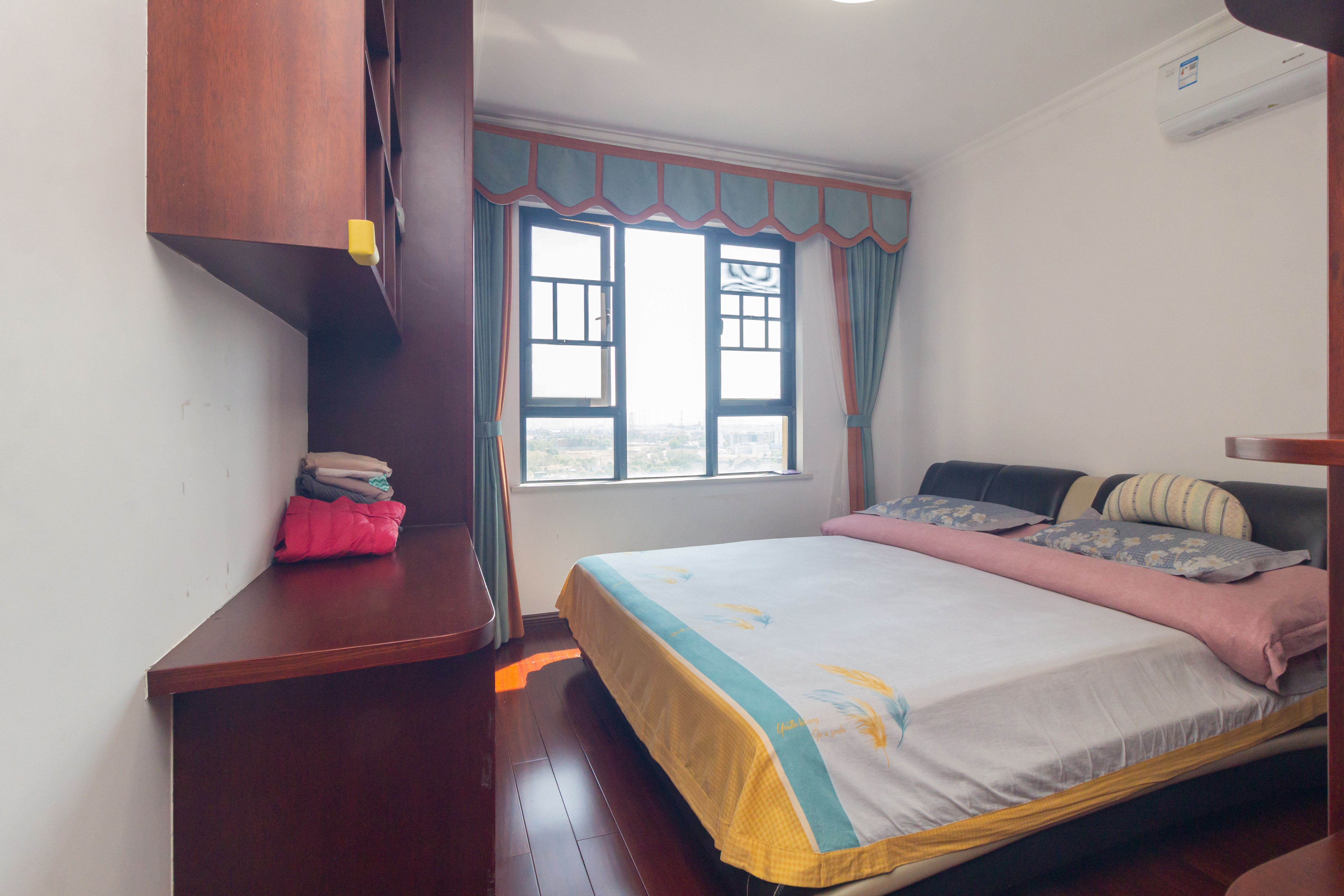 爵世名邸东湖(东湖壹号企业总部基地) 3室2厅2卫 120.0万 爵世名邸东湖(东湖壹号企业总部基地) 3室2厅2卫 120.0万卧室