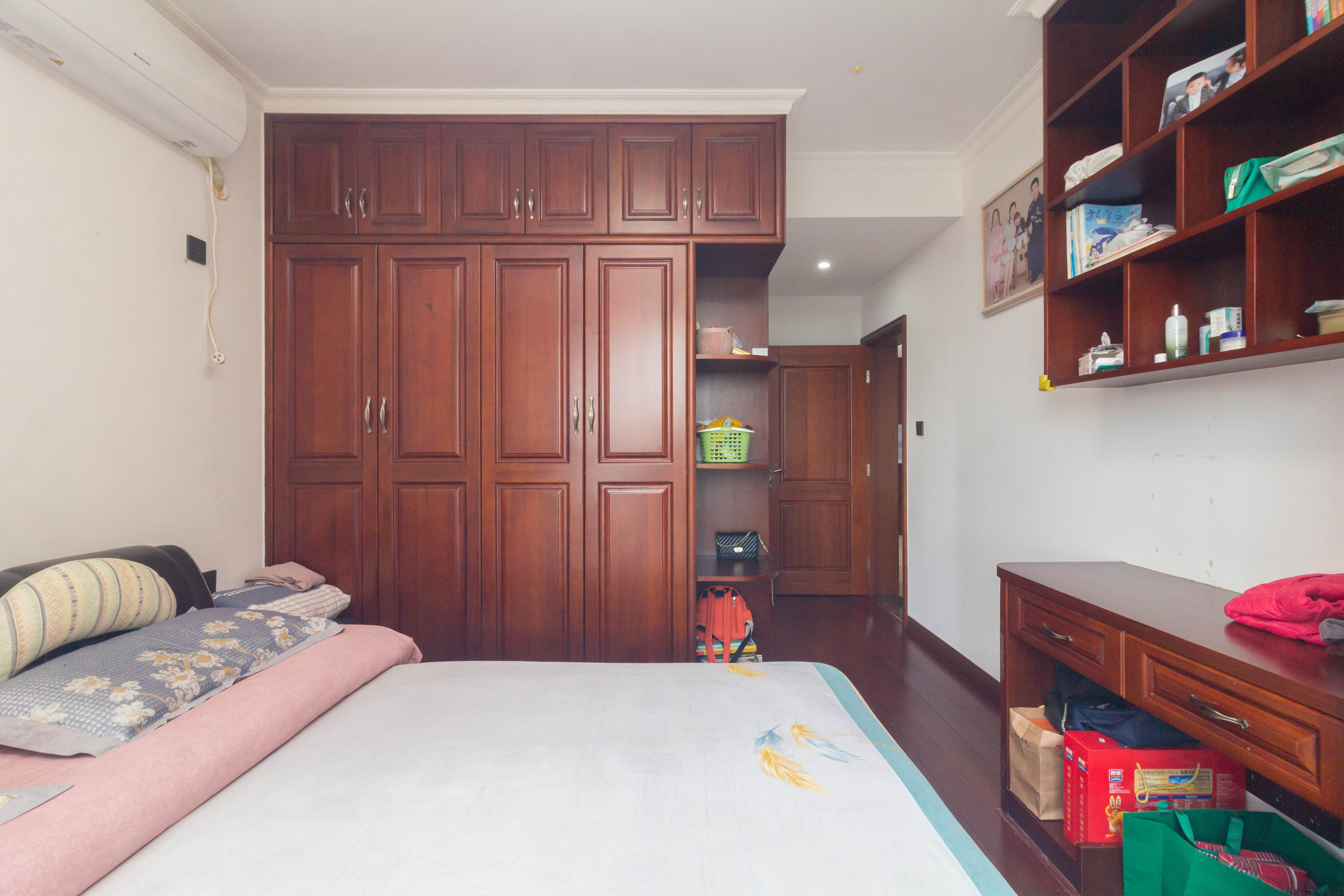 爵世名邸东湖(东湖壹号企业总部基地) 3室2厅2卫 120.0万 爵世名邸东湖(东湖壹号企业总部基地) 3室2厅2卫 120.0万卧室