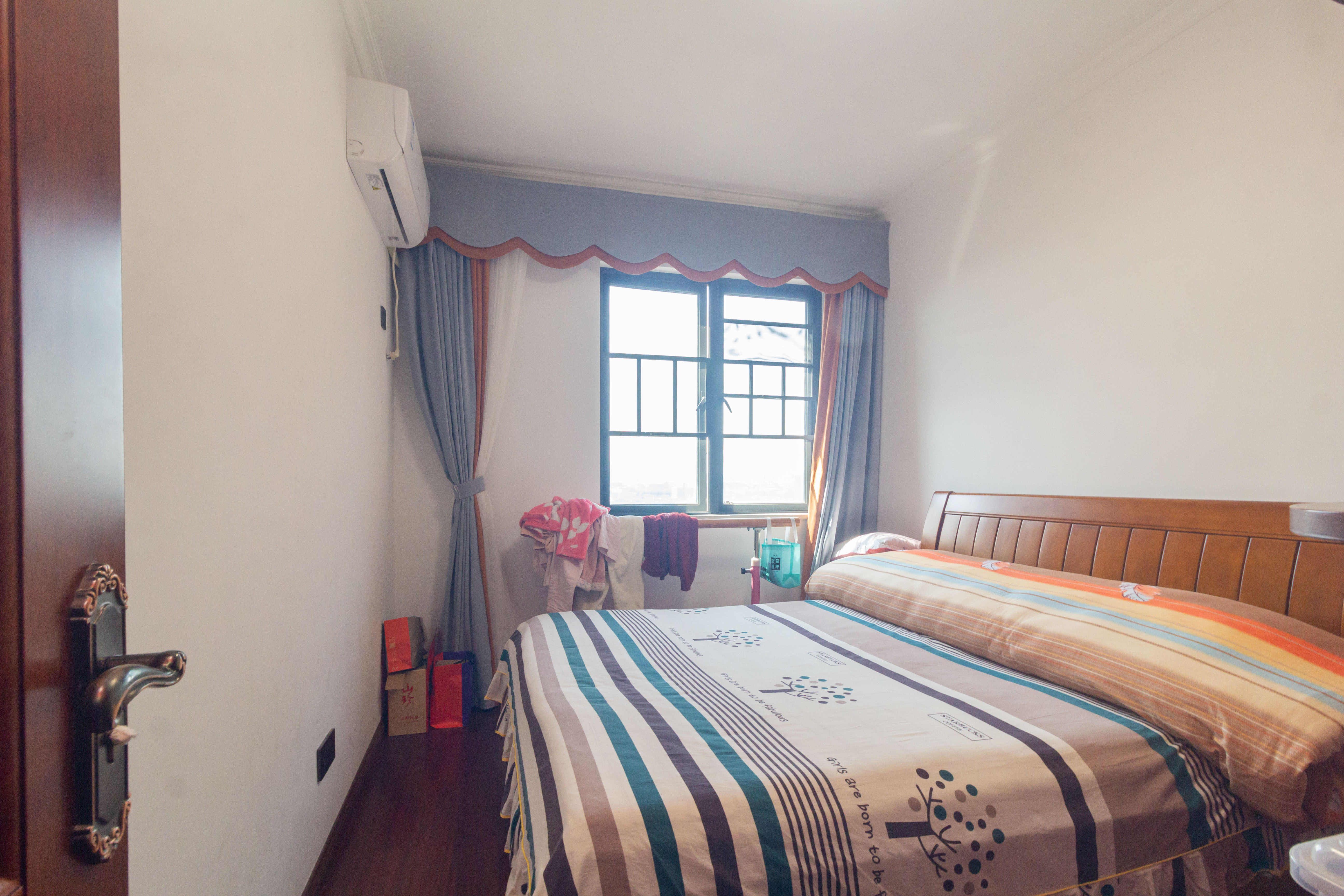 爵世名邸东湖(东湖壹号企业总部基地) 3室2厅2卫 120.0万 爵世名邸东湖(东湖壹号企业总部基地) 3室2厅2卫 120.0万卧室