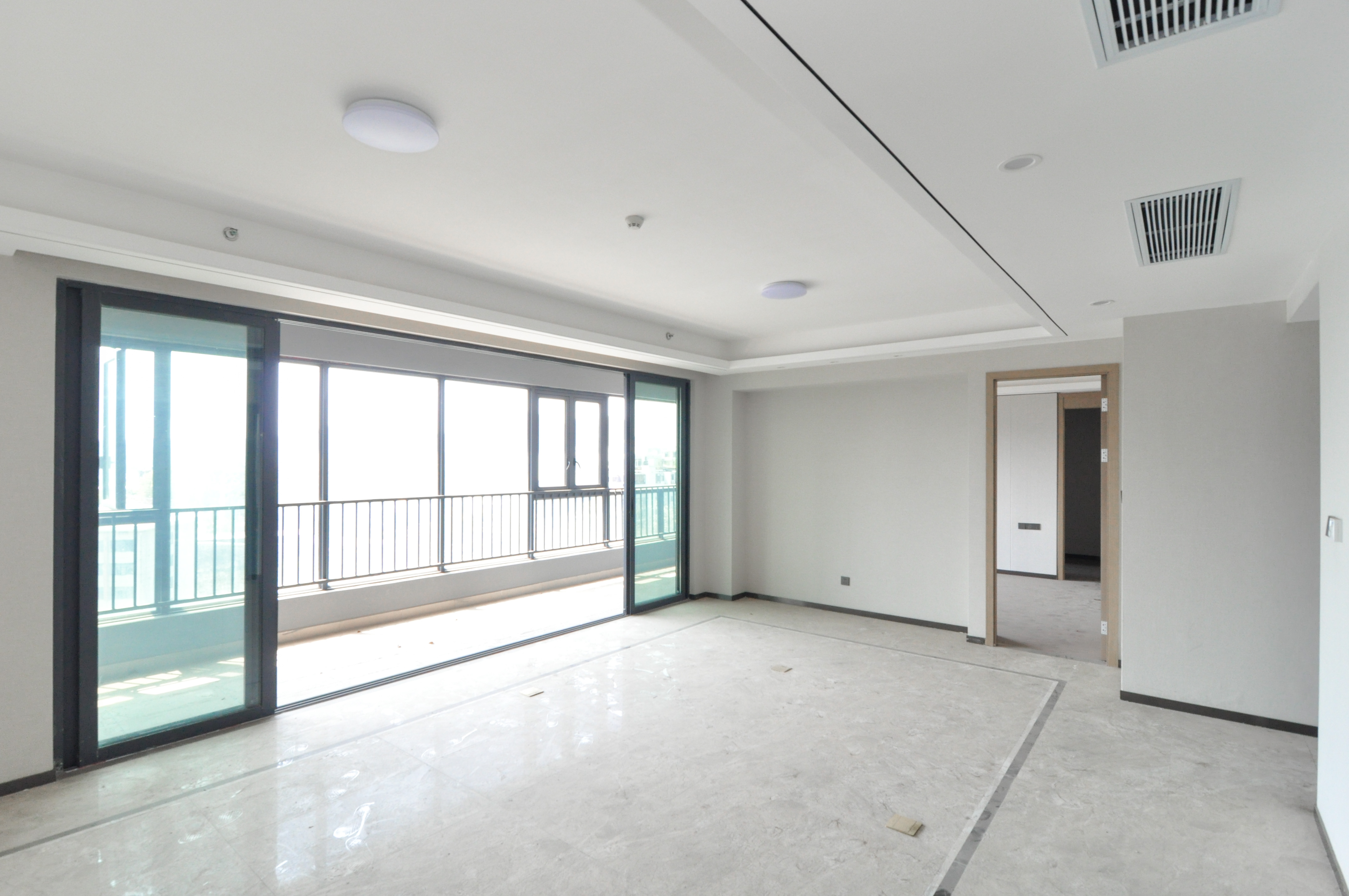 旭辉都会山  4室2厅2卫   338.00万客厅