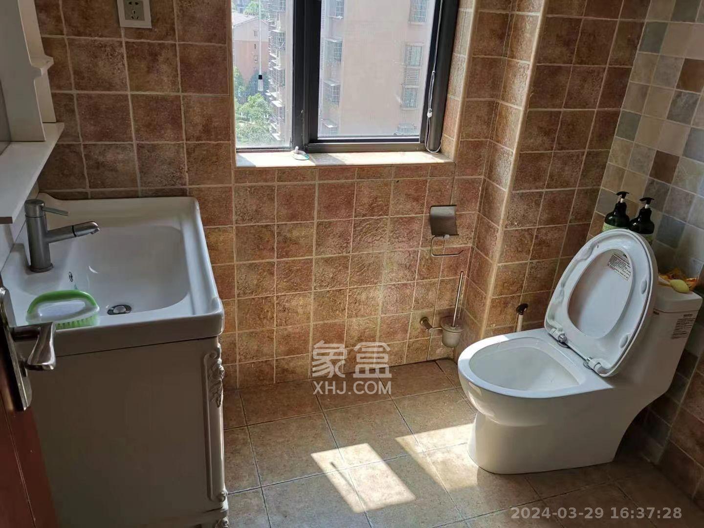 盛地尊域  3室2厅1卫   1800.00元/月室内图