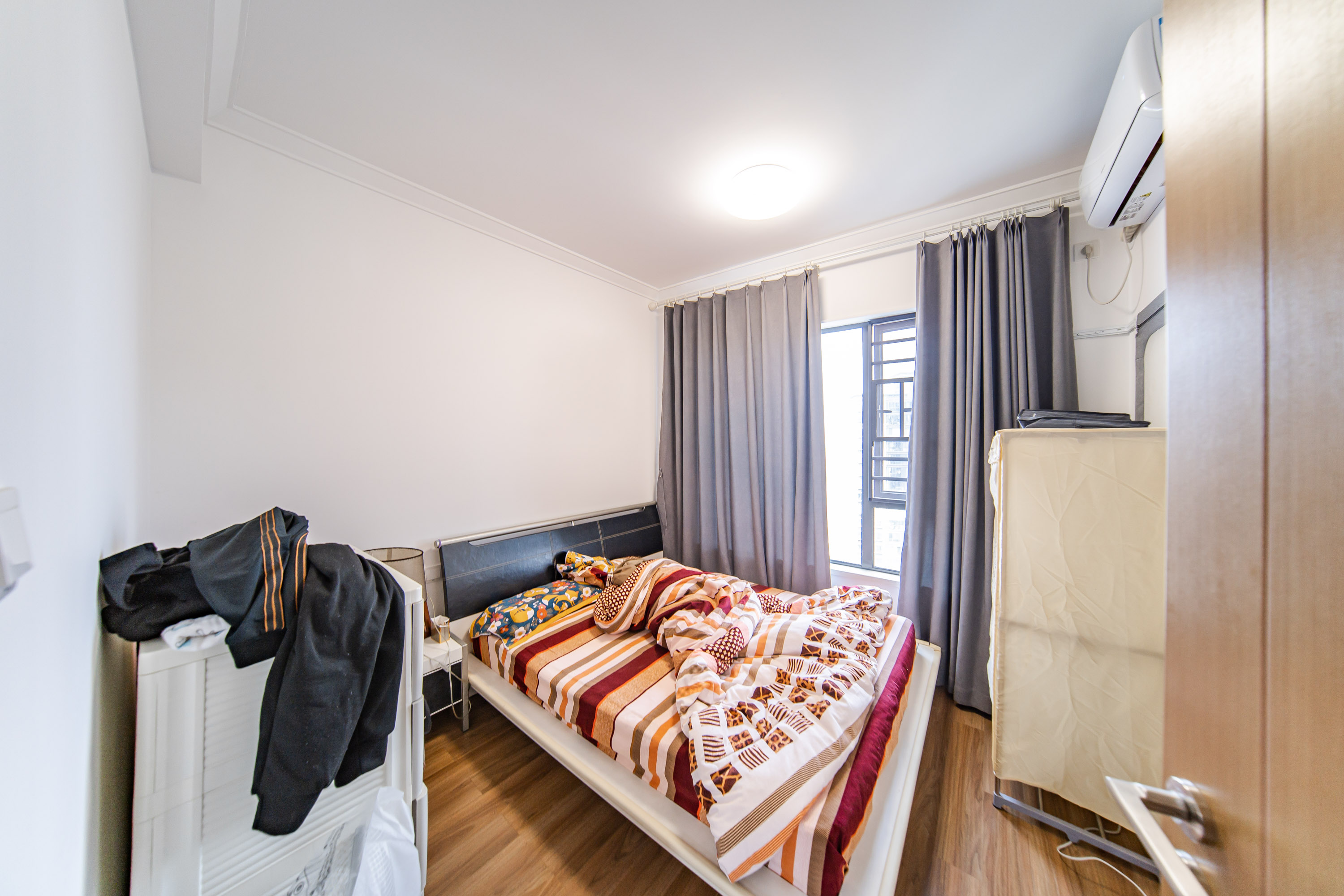 深业鹭栖府  4室2厅2卫    235.0万卧室