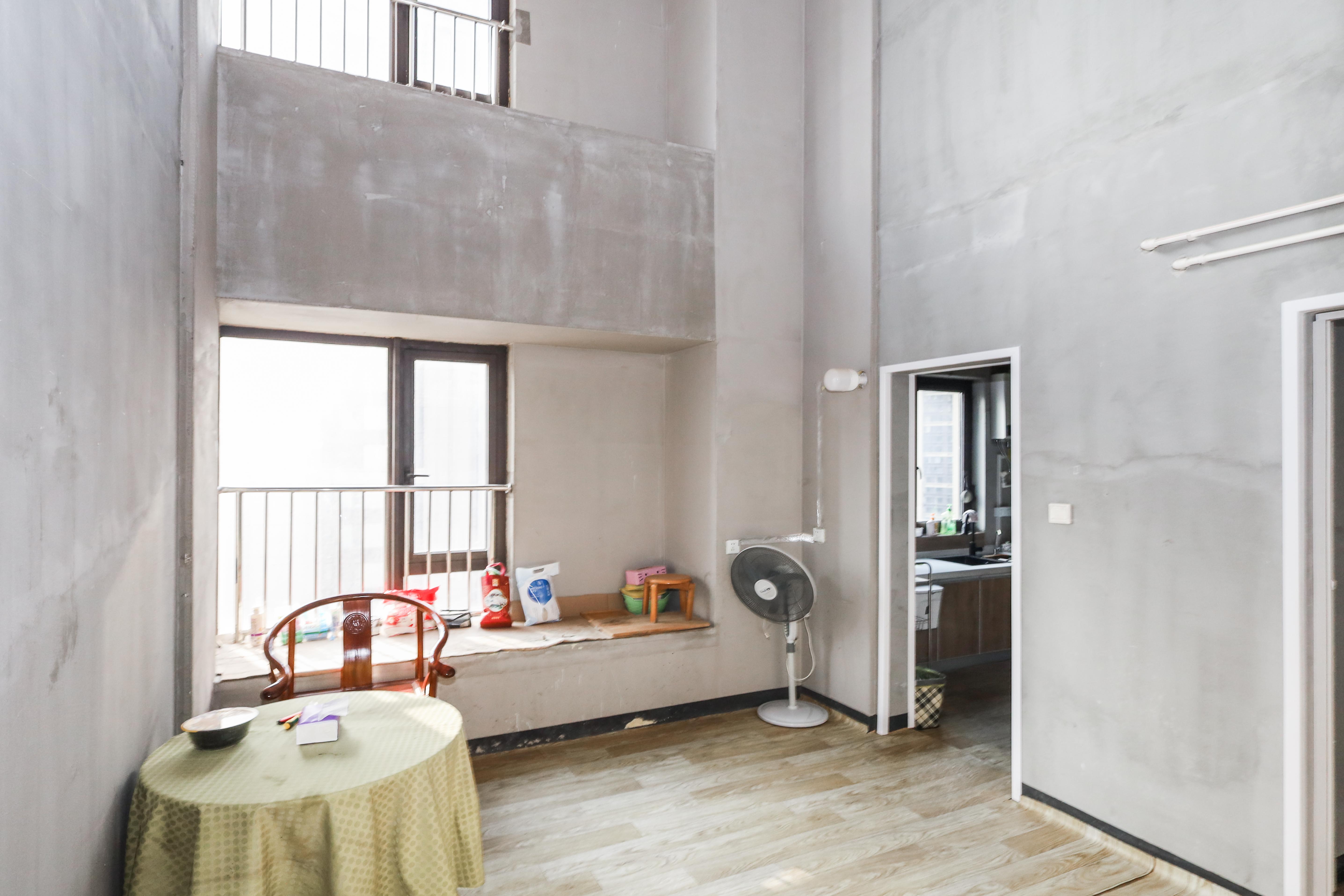 建发央著  4室2厅2卫   268.00万客厅