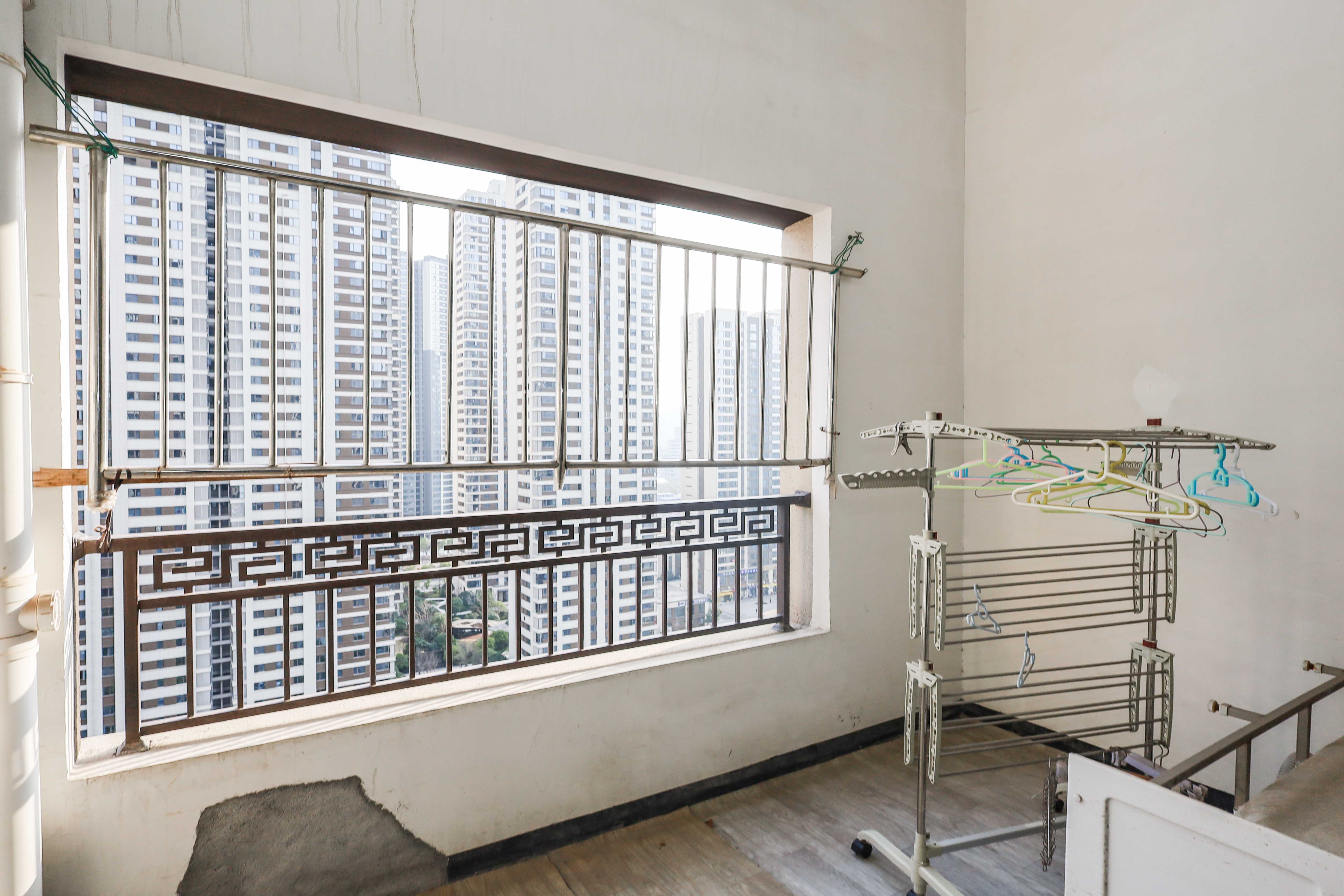 建发央著  4室2厅2卫   268.00万阳台