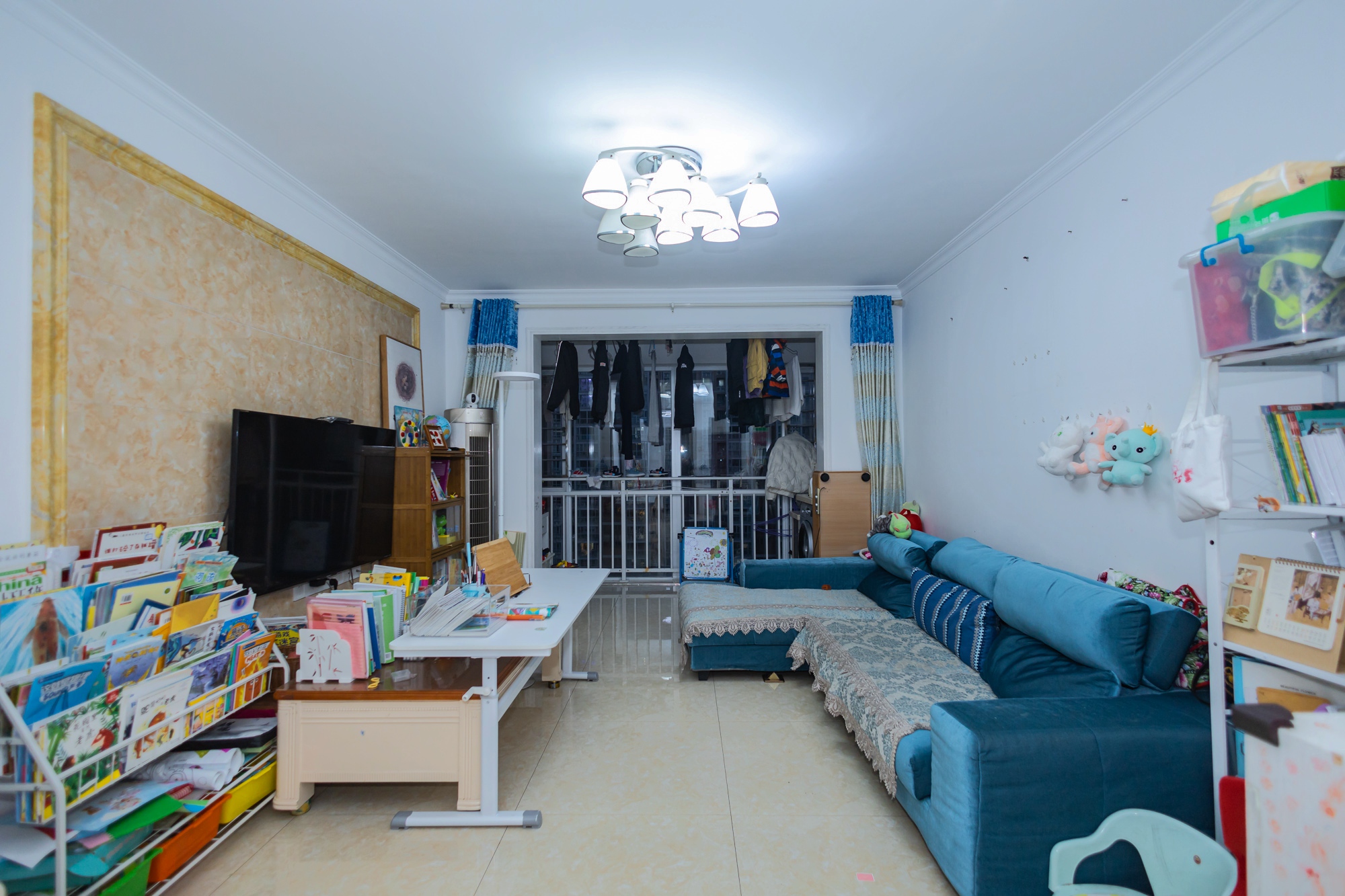 恒广国际景园一二区  2室2厅1卫    63.0万 恒广国际景园一二区  2室2厅1卫    63.0万客厅