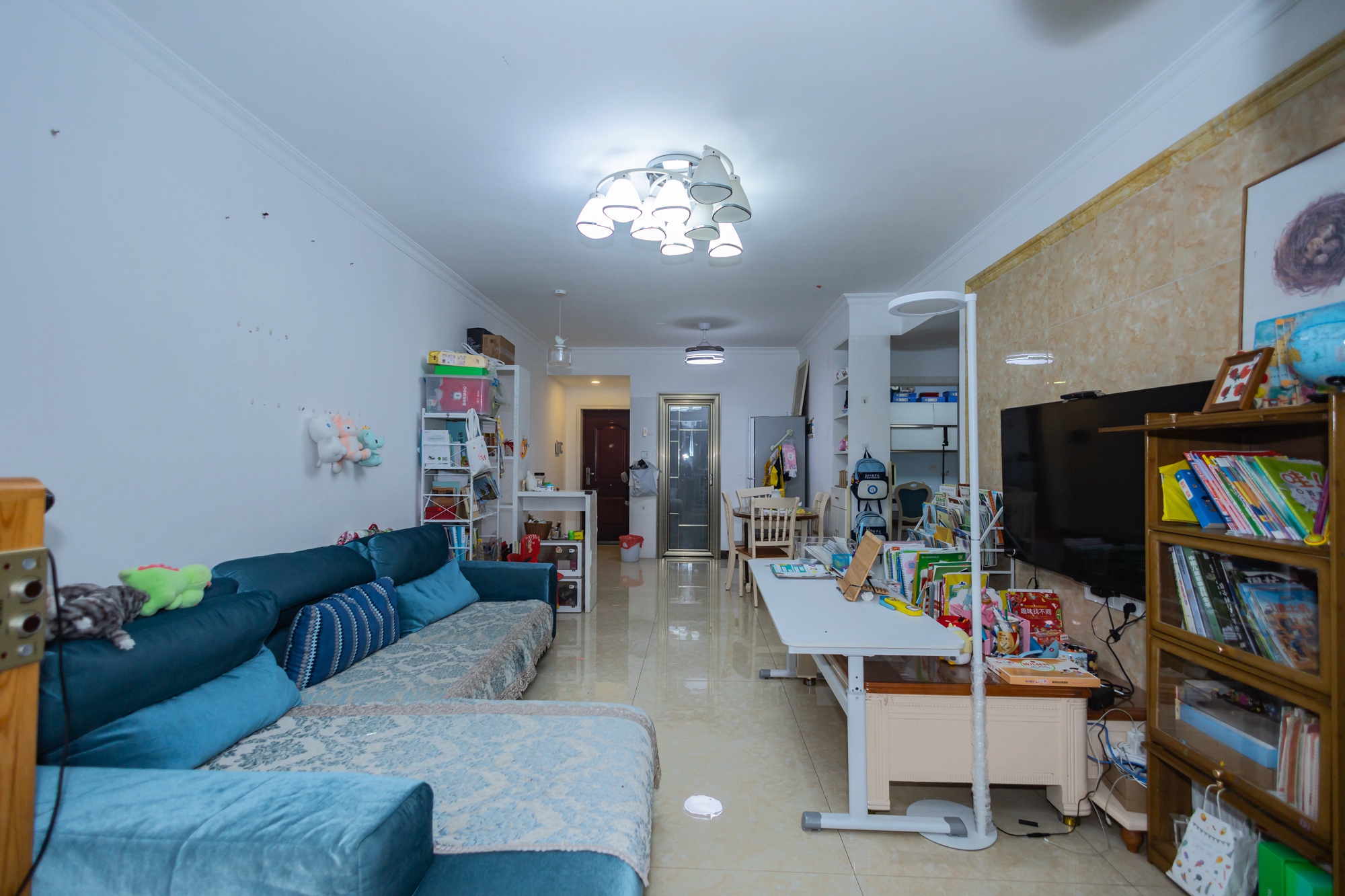 恒广国际景园一二区  2室2厅1卫    63.0万 恒广国际景园一二区  2室2厅1卫    63.0万客厅