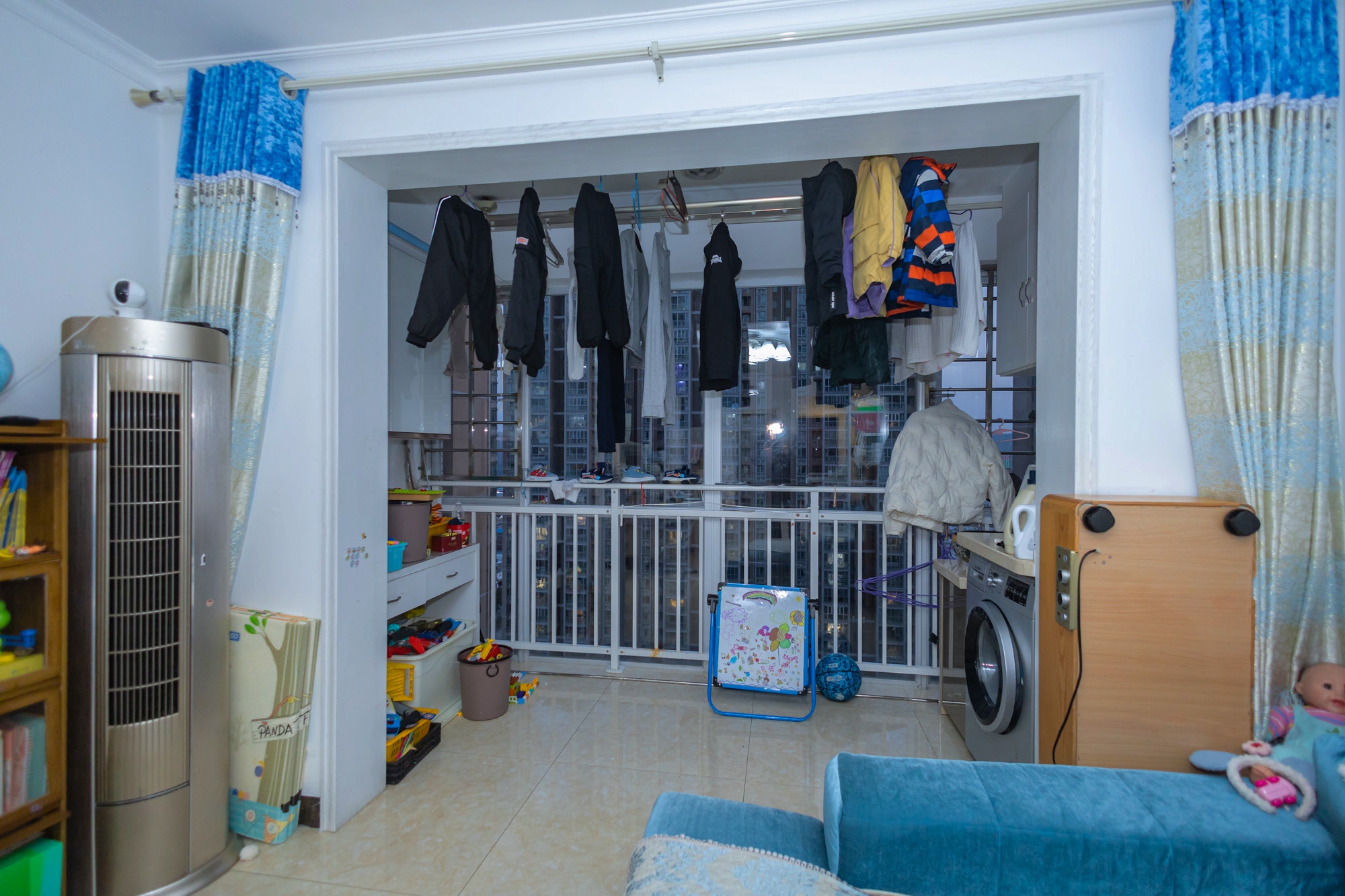 恒广国际景园一二区  2室2厅1卫    63.0万 恒广国际景园一二区  2室2厅1卫    63.0万阳台