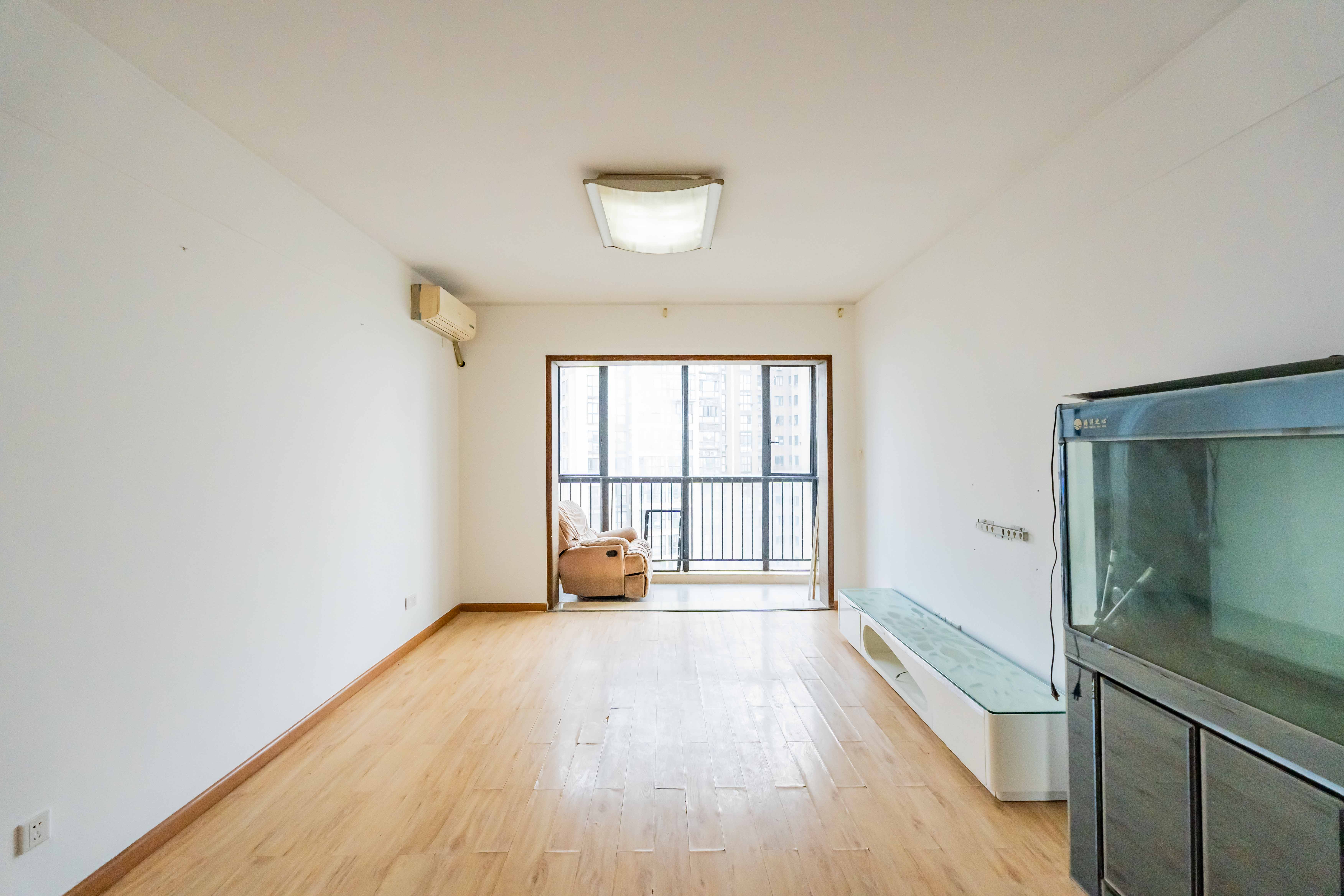 金土地第一湾  2室2厅1卫    68.0万客厅