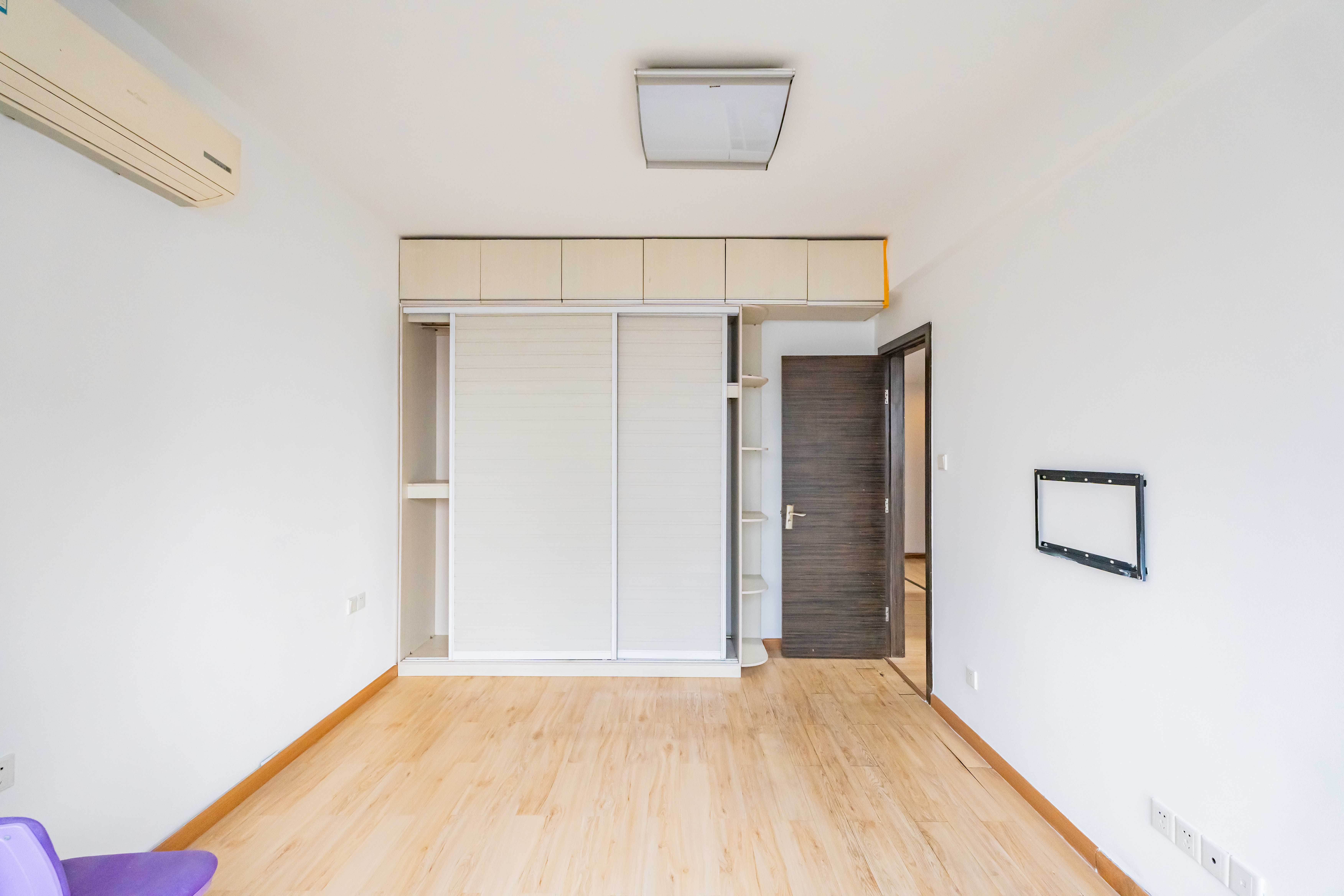 金土地第一湾  2室2厅1卫    68.0万卧室