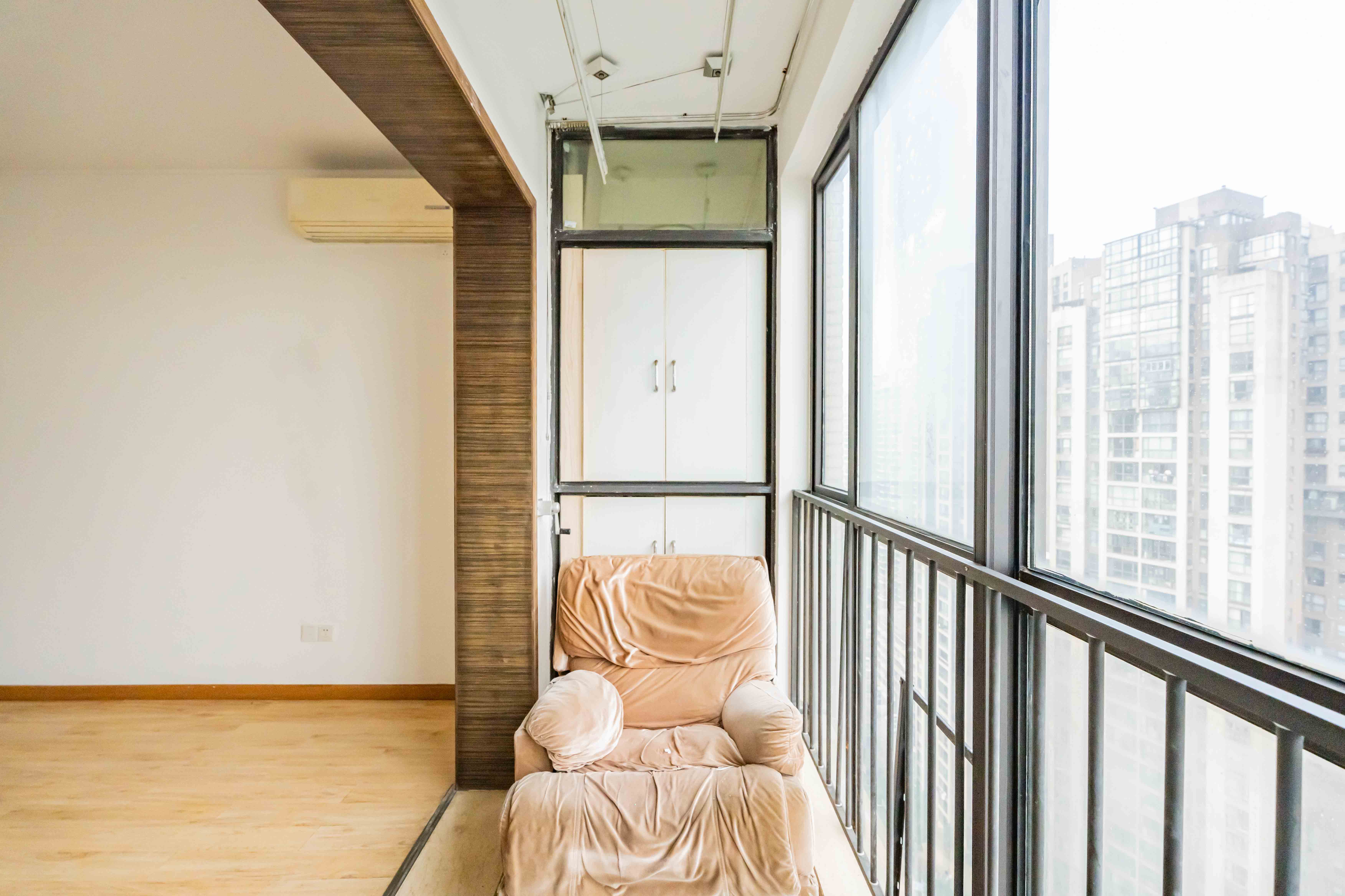 金土地第一湾  2室2厅1卫    68.0万阳台