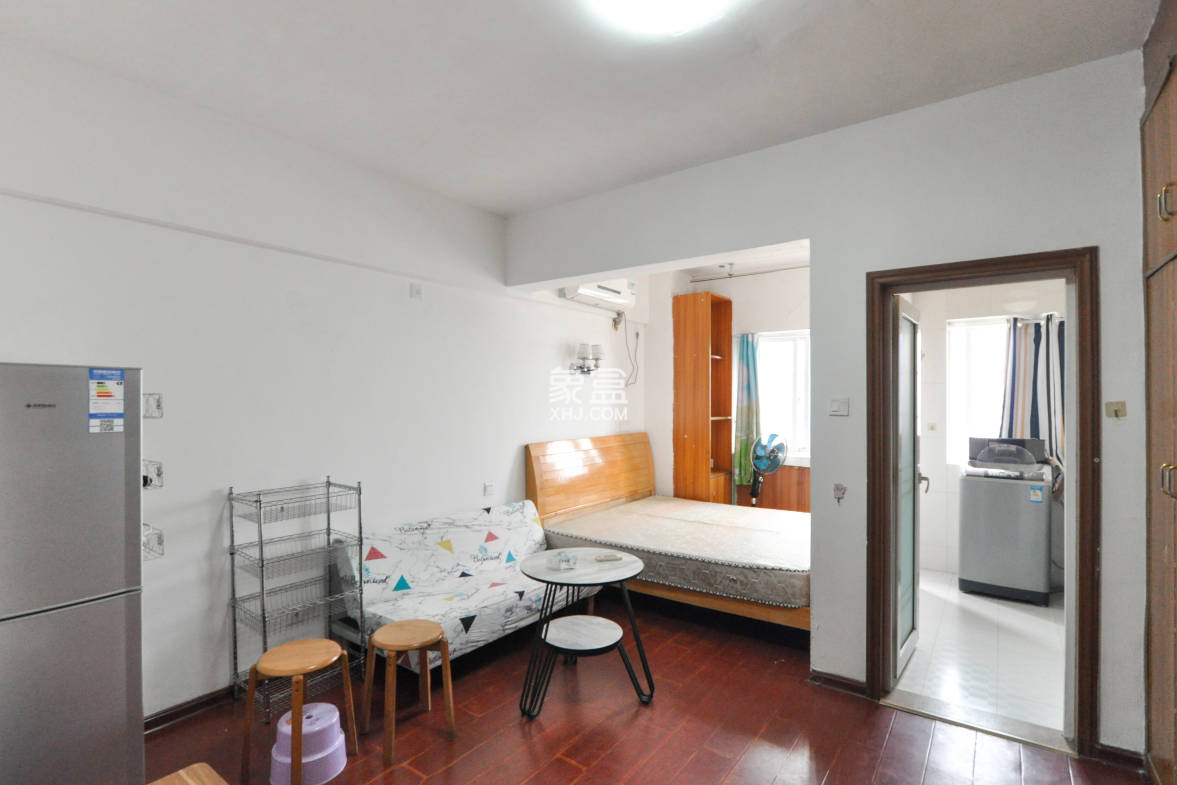 谋房博客(博客天街)  1室1厅1卫    35.0万 谋房博客(博客天街)  1室1厅1卫    35.0万客厅