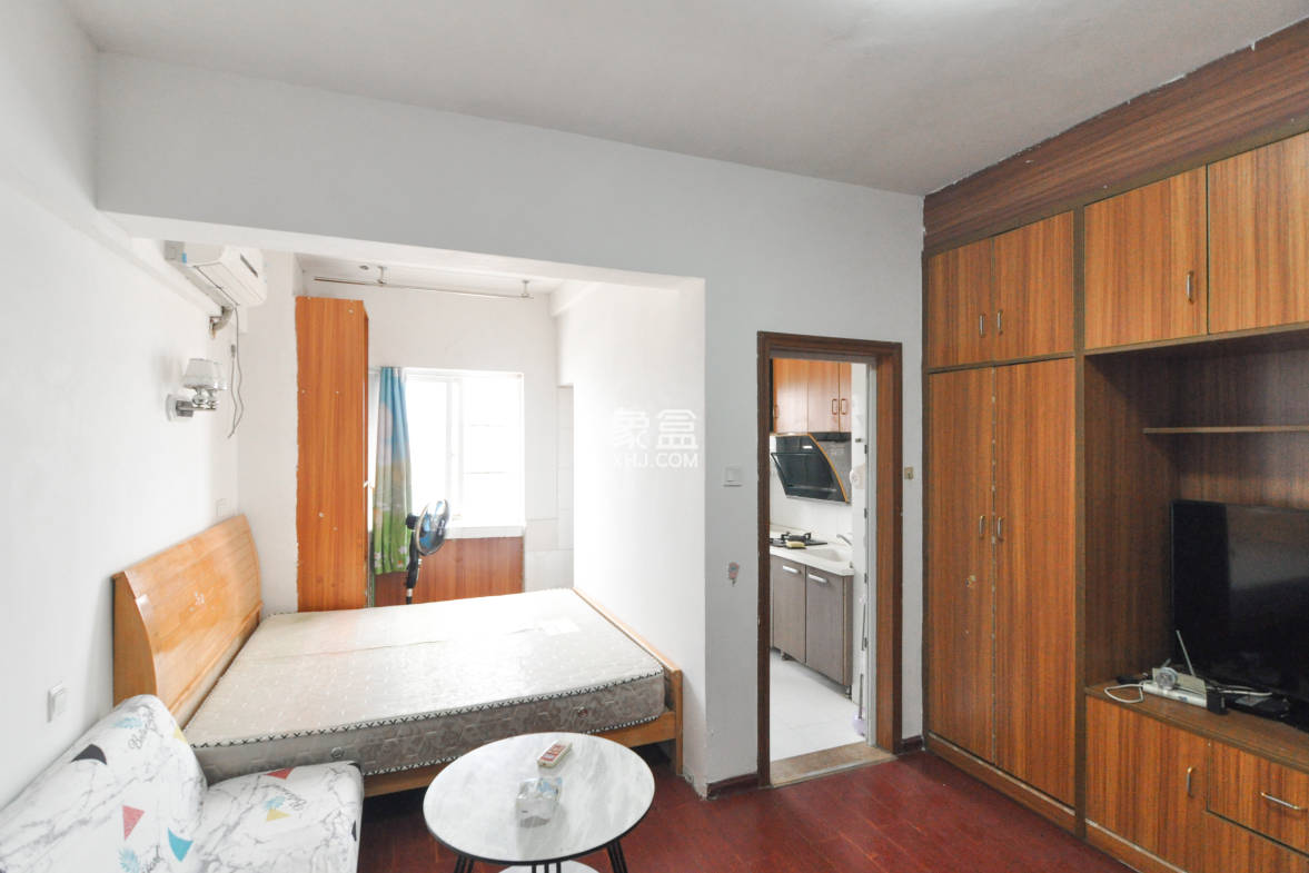 谋房博客(博客天街)  1室1厅1卫    35.0万 谋房博客(博客天街)  1室1厅1卫    35.0万客厅