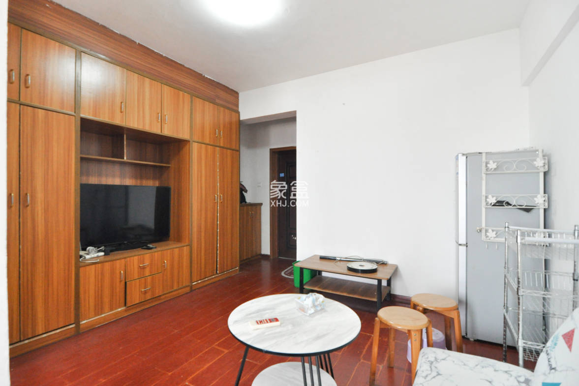 谋房博客(博客天街)  1室1厅1卫    35.0万 谋房博客(博客天街)  1室1厅1卫    35.0万客厅