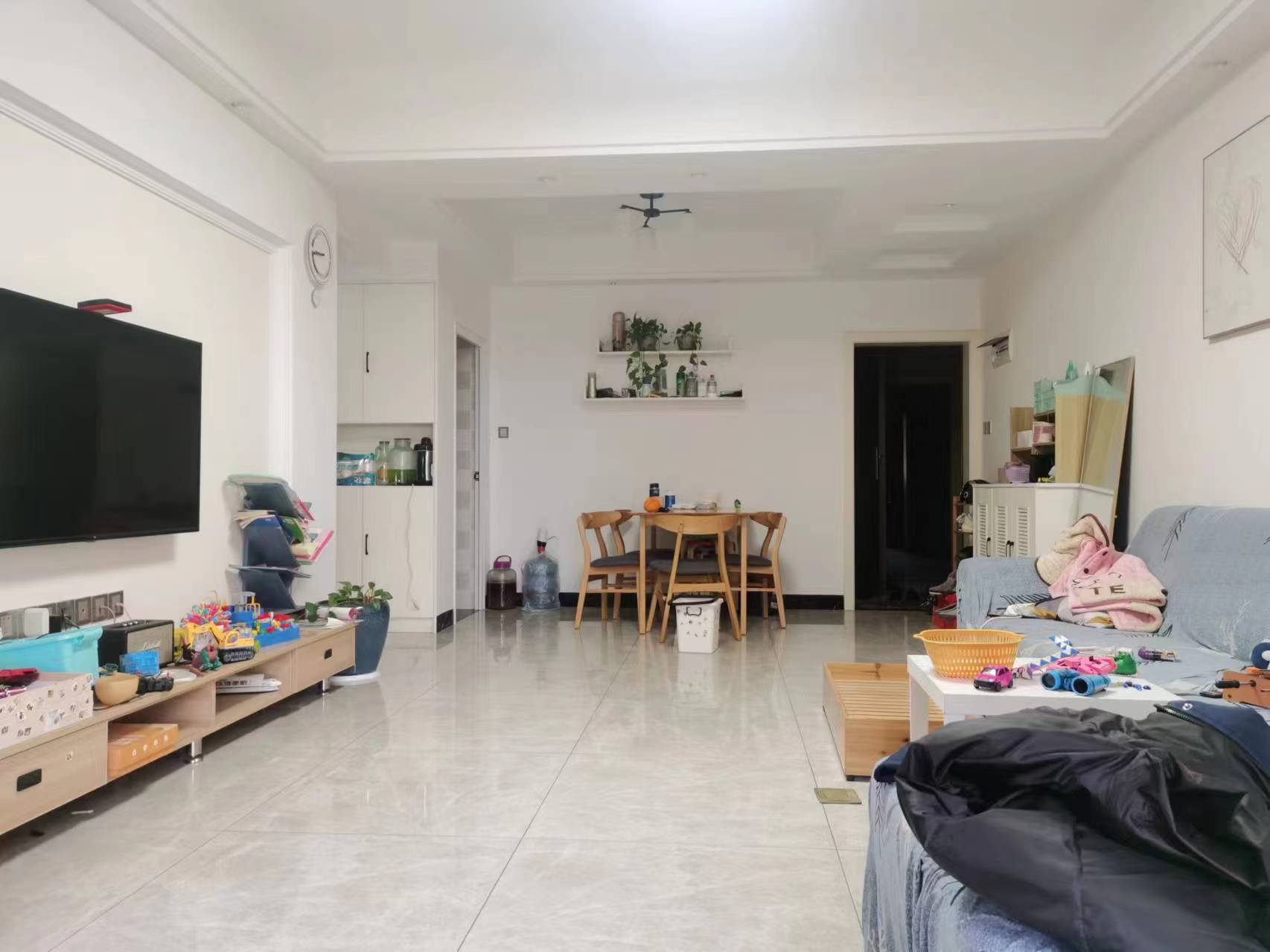 中央皇庭 3室2厅1卫 56.0万 中央皇庭 3室2厅1卫 56.0万室内图