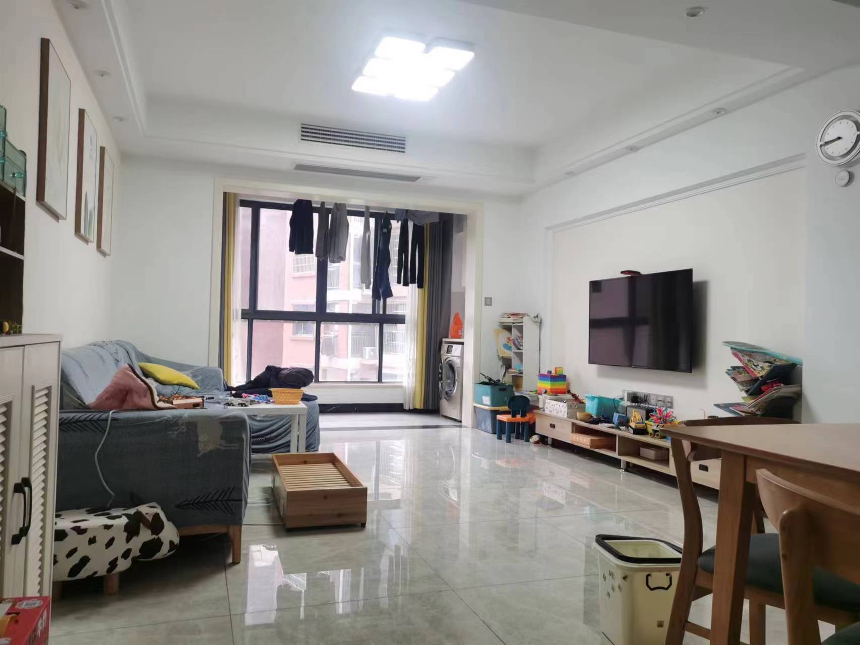 中央皇庭 3室2厅1卫 56.0万 中央皇庭 3室2厅1卫 56.0万室内图