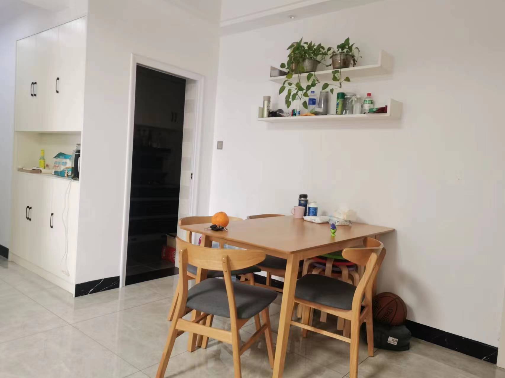 中央皇庭 3室2厅1卫 56.0万 中央皇庭 3室2厅1卫 56.0万室内图