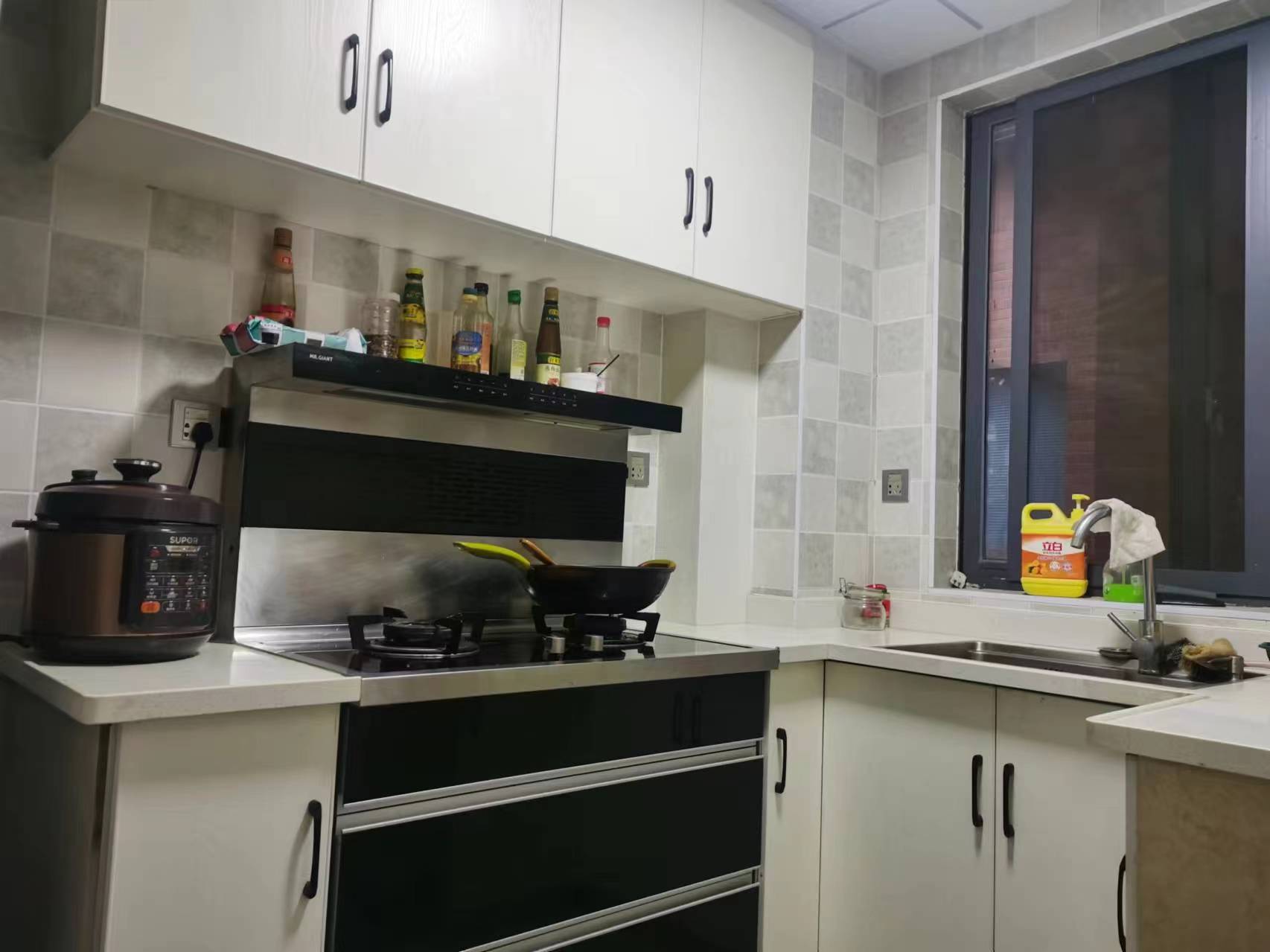 中央皇庭 3室2厅1卫 56.0万 中央皇庭 3室2厅1卫 56.0万室内图