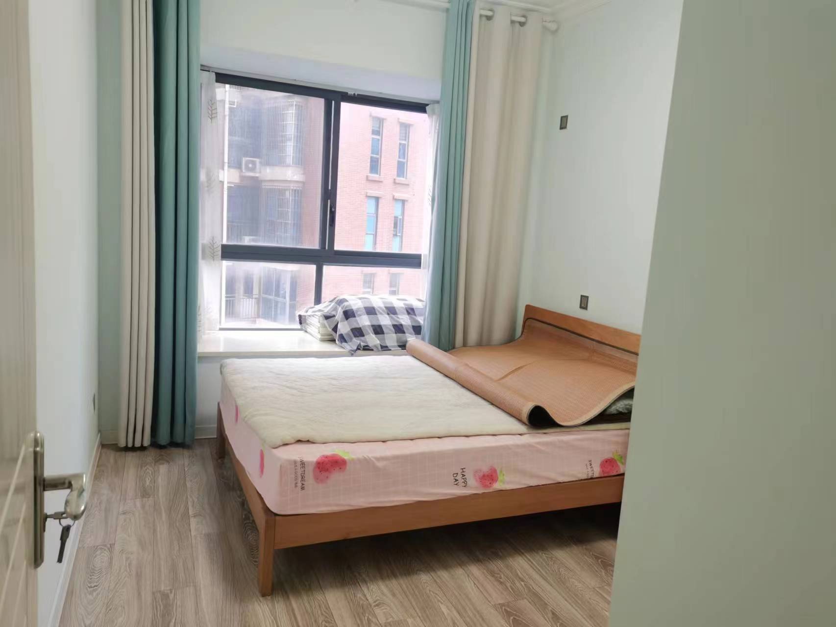 中央皇庭 3室2厅1卫 56.0万 中央皇庭 3室2厅1卫 56.0万室内图